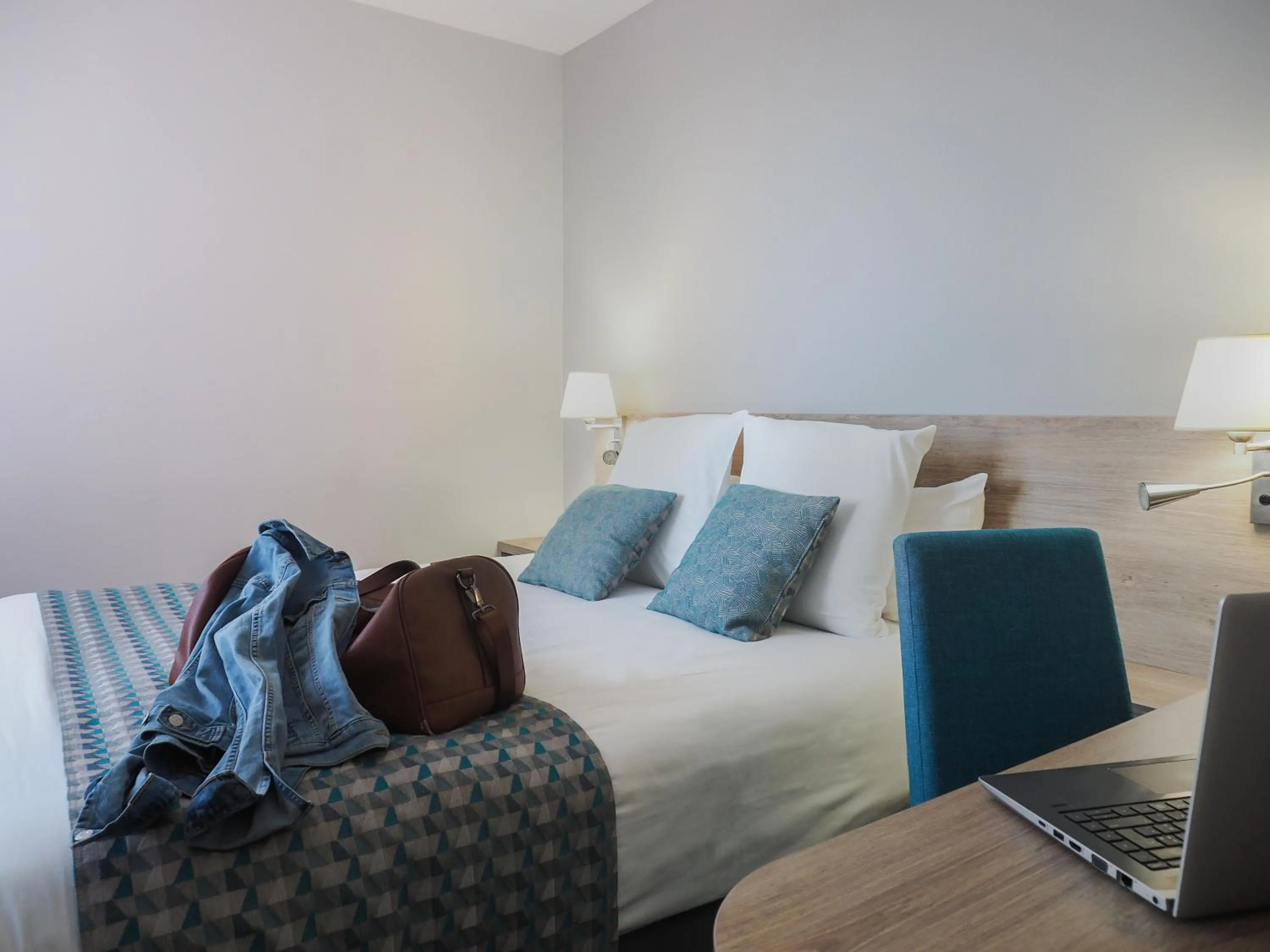 Bedroom, Bed in The Originals City, Hôtel de la Confluence, Agen Ouest