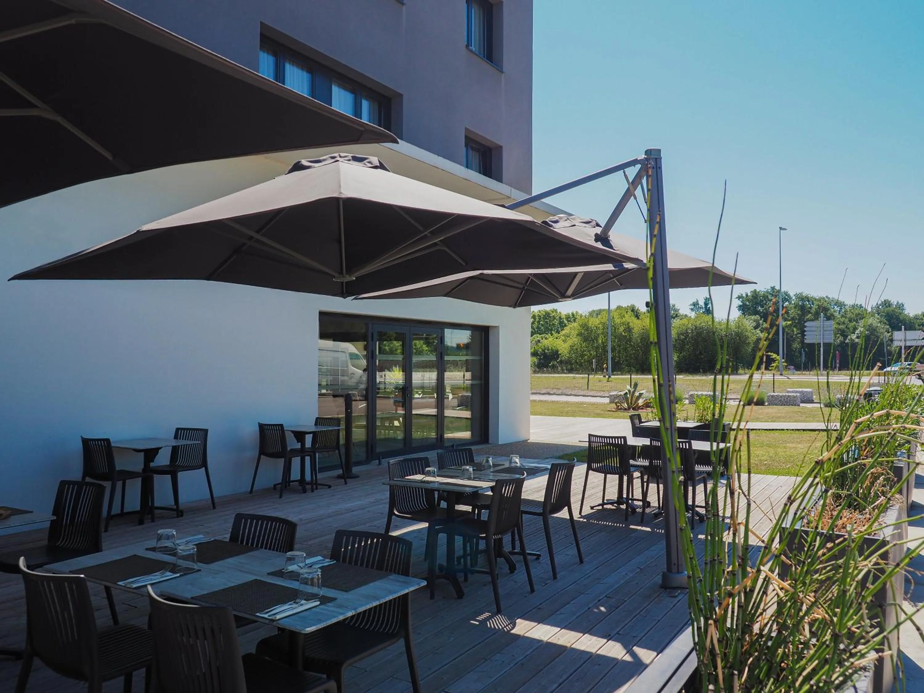 Patio in The Originals City, Hôtel de la Confluence, Agen Ouest