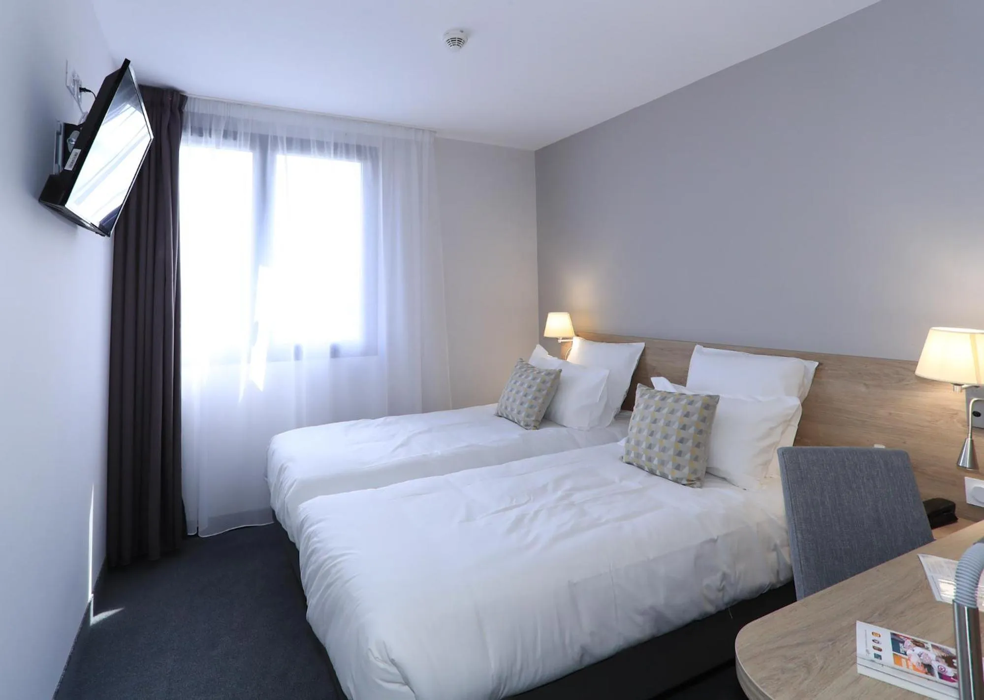 Bedroom, Bed in The Originals City, Hôtel de la Confluence, Agen Ouest