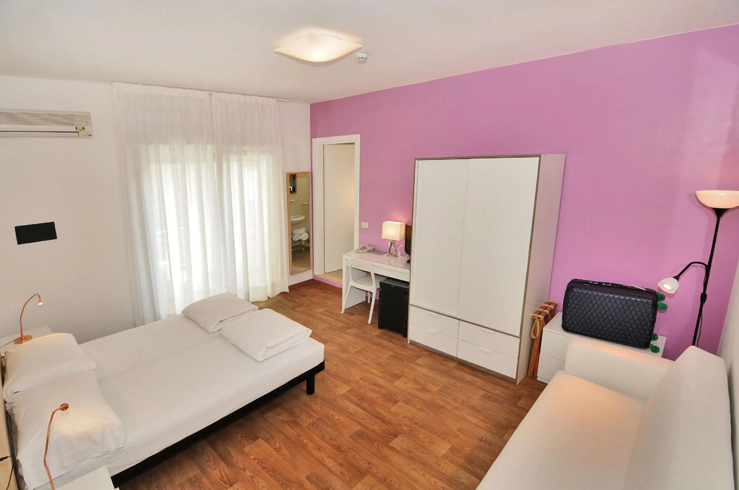 Bedroom, Bed in Hotel Nederland