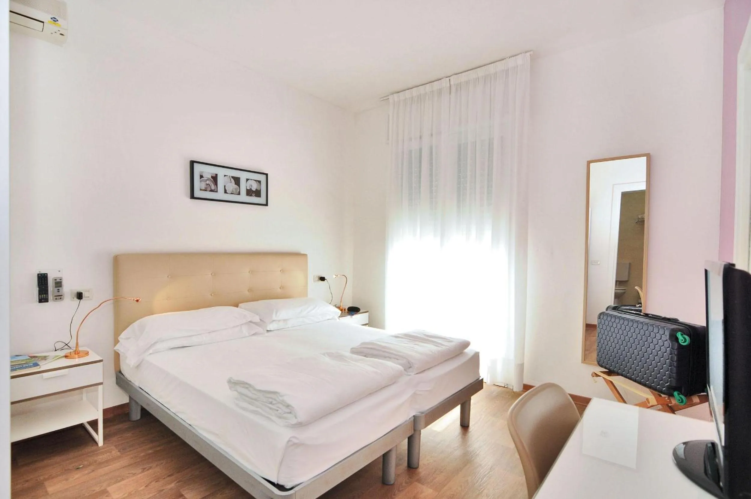 Bedroom, Bed in Hotel Nederland