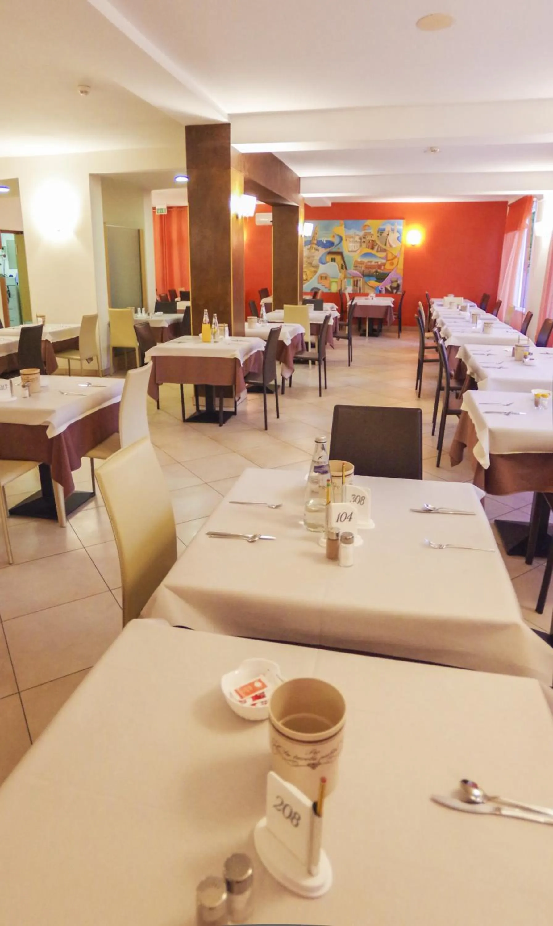 Restaurant/places to eat in Hotel Nederland