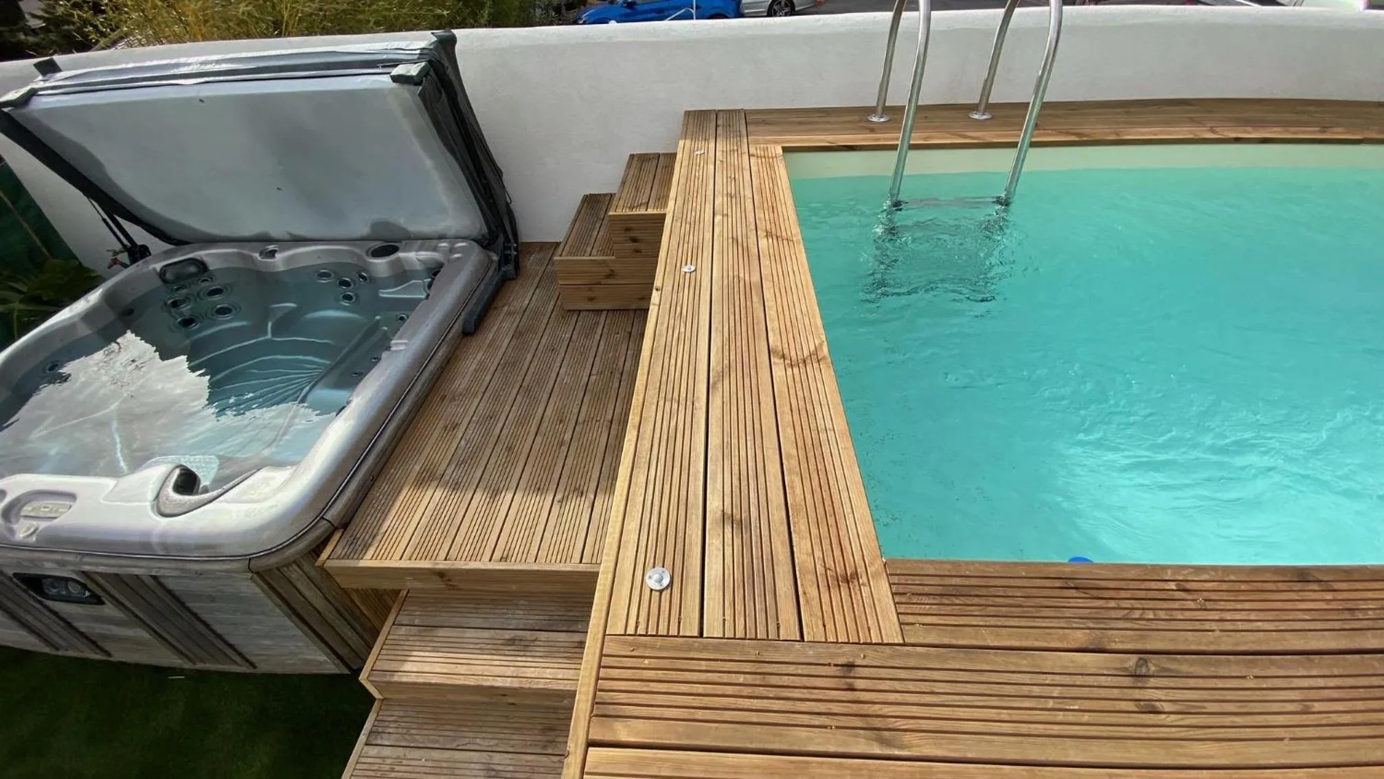 Swimming pool in Hôtel La Villa Patricia - Charme et Tradition