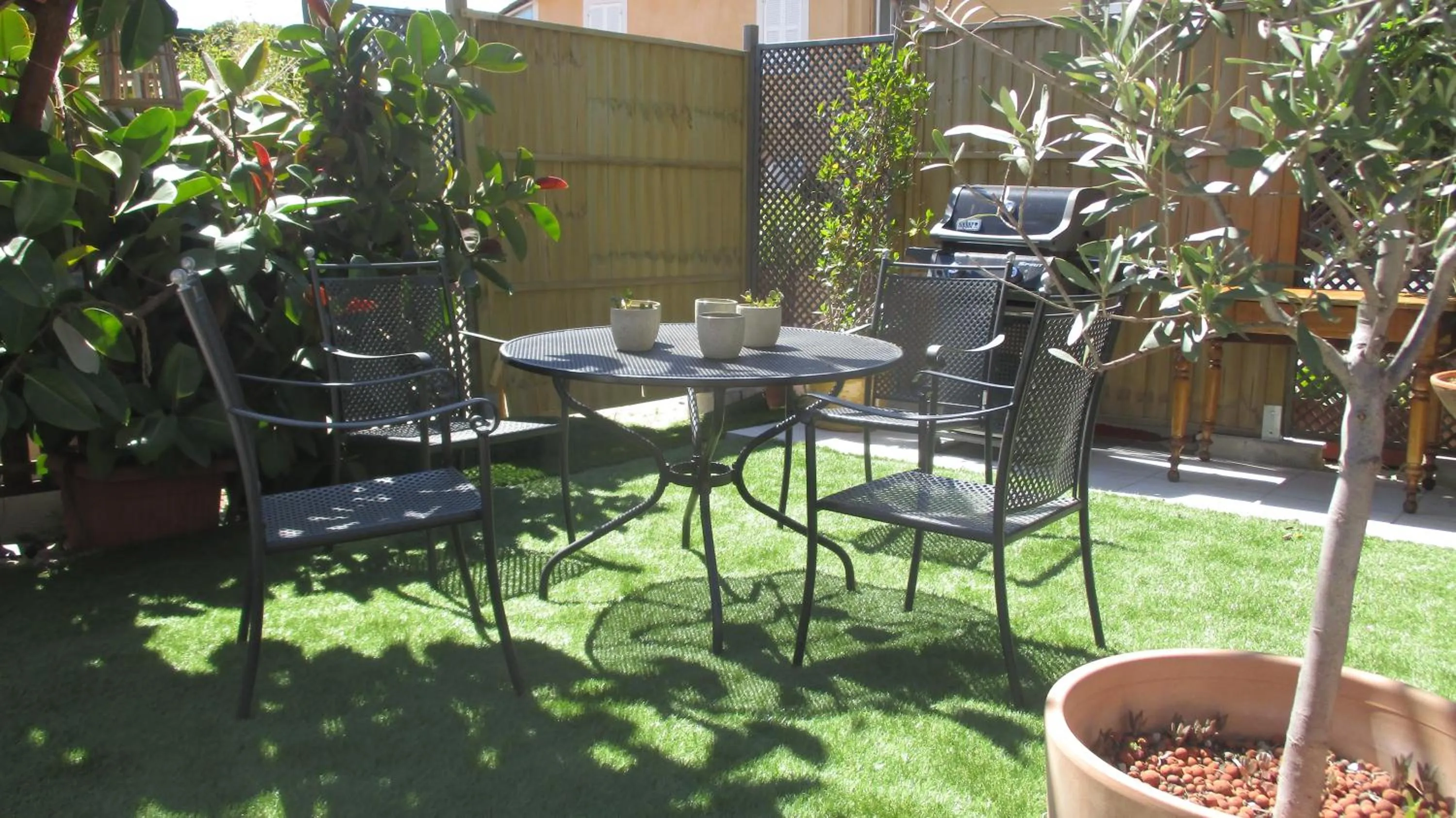 BBQ facilities in Hôtel La Villa Patricia - Charme et Tradition