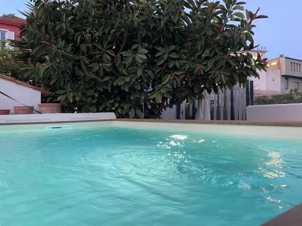 Swimming pool in Hôtel La Villa Patricia - Charme et Tradition