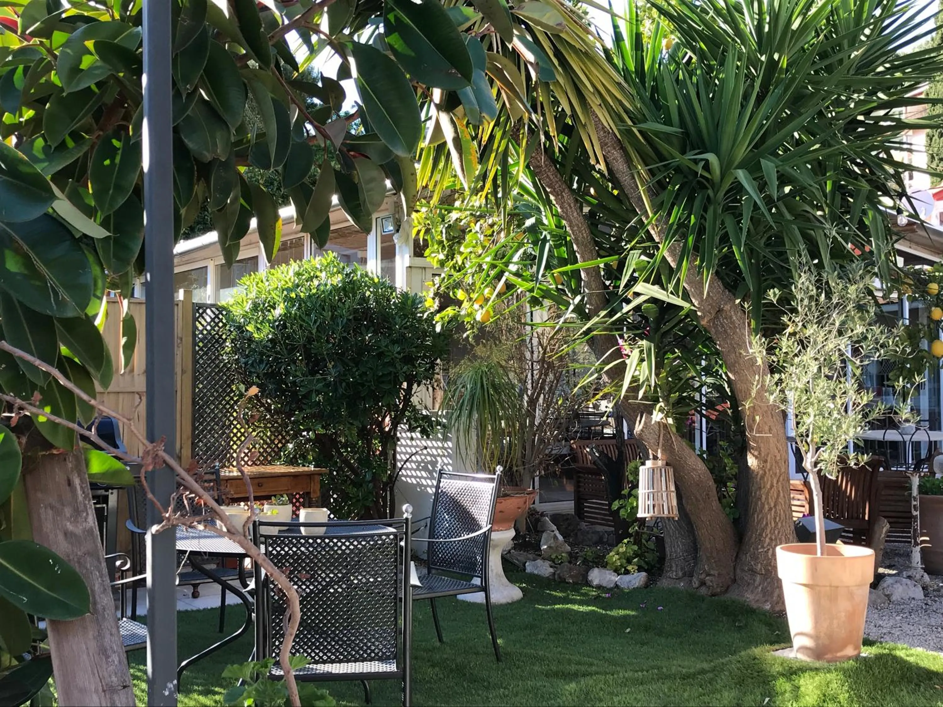 Garden in Hôtel La Villa Patricia - Charme et Tradition