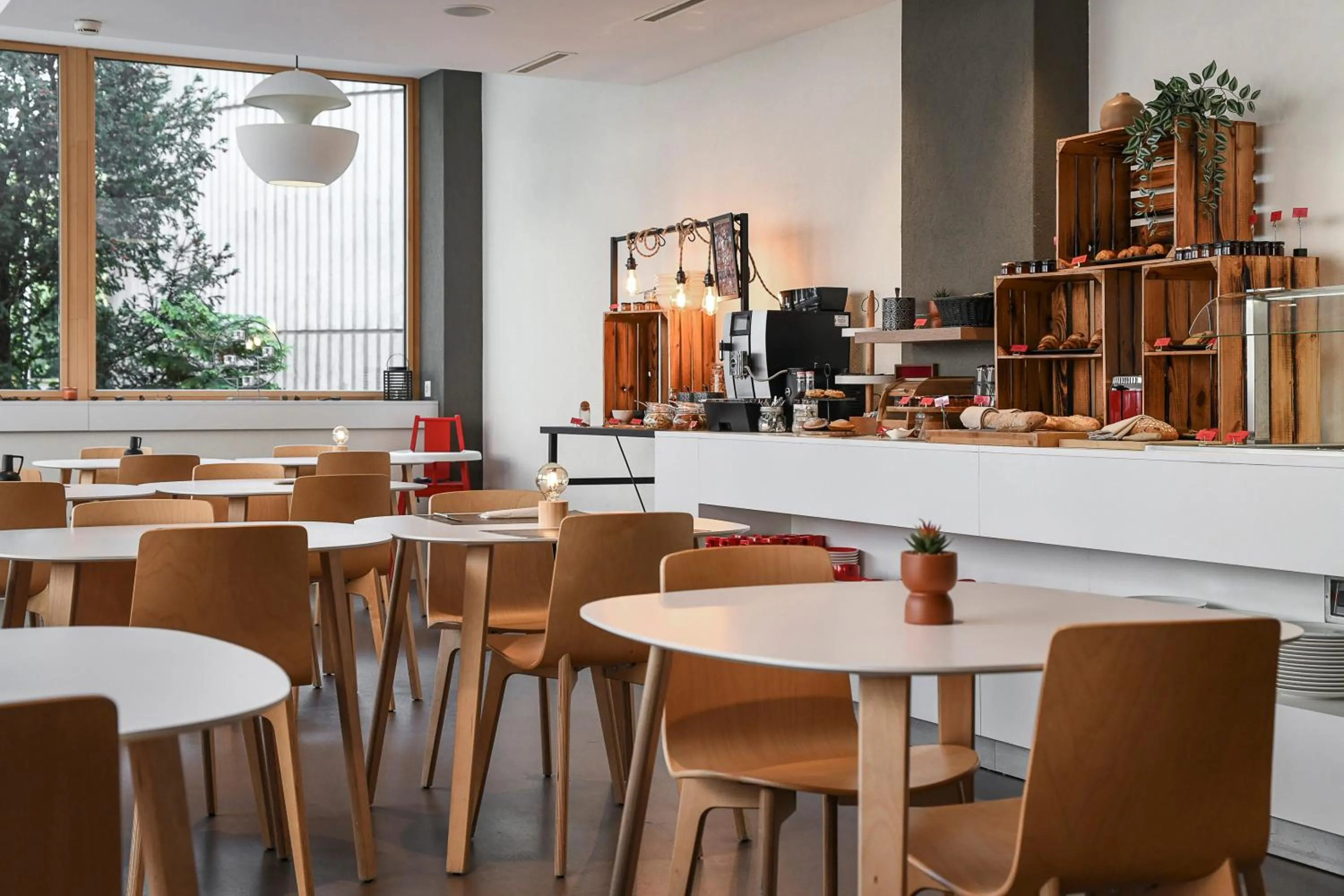 Restaurant/places to eat in Home Swiss Hotel