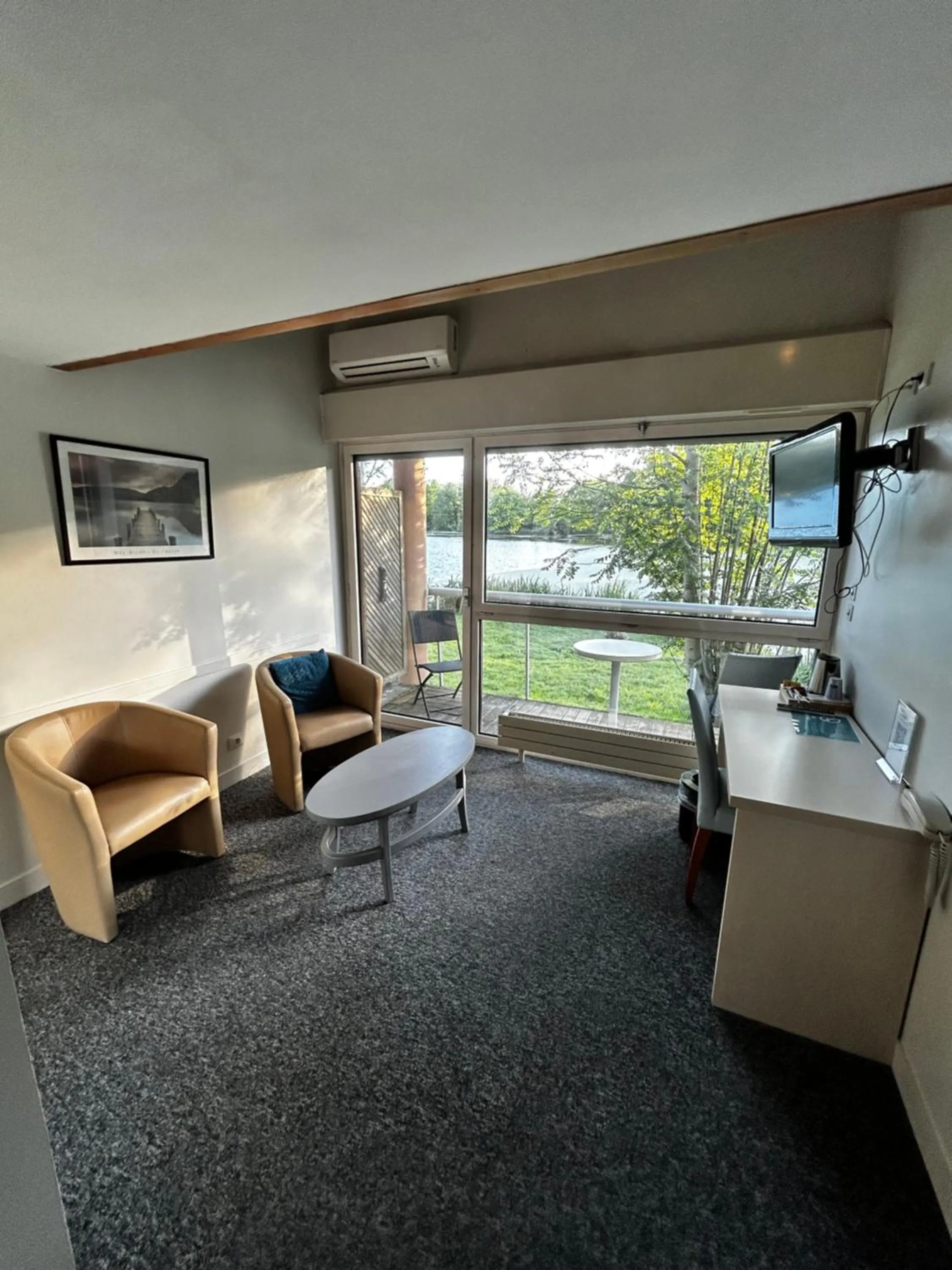 Seating area in Hôtel L'ile Du Saussay