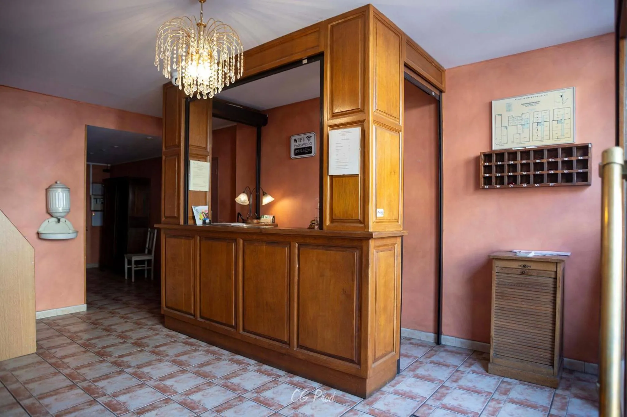 Lobby or reception in Les Ambassadeurs Logis Hotels et Restaurant