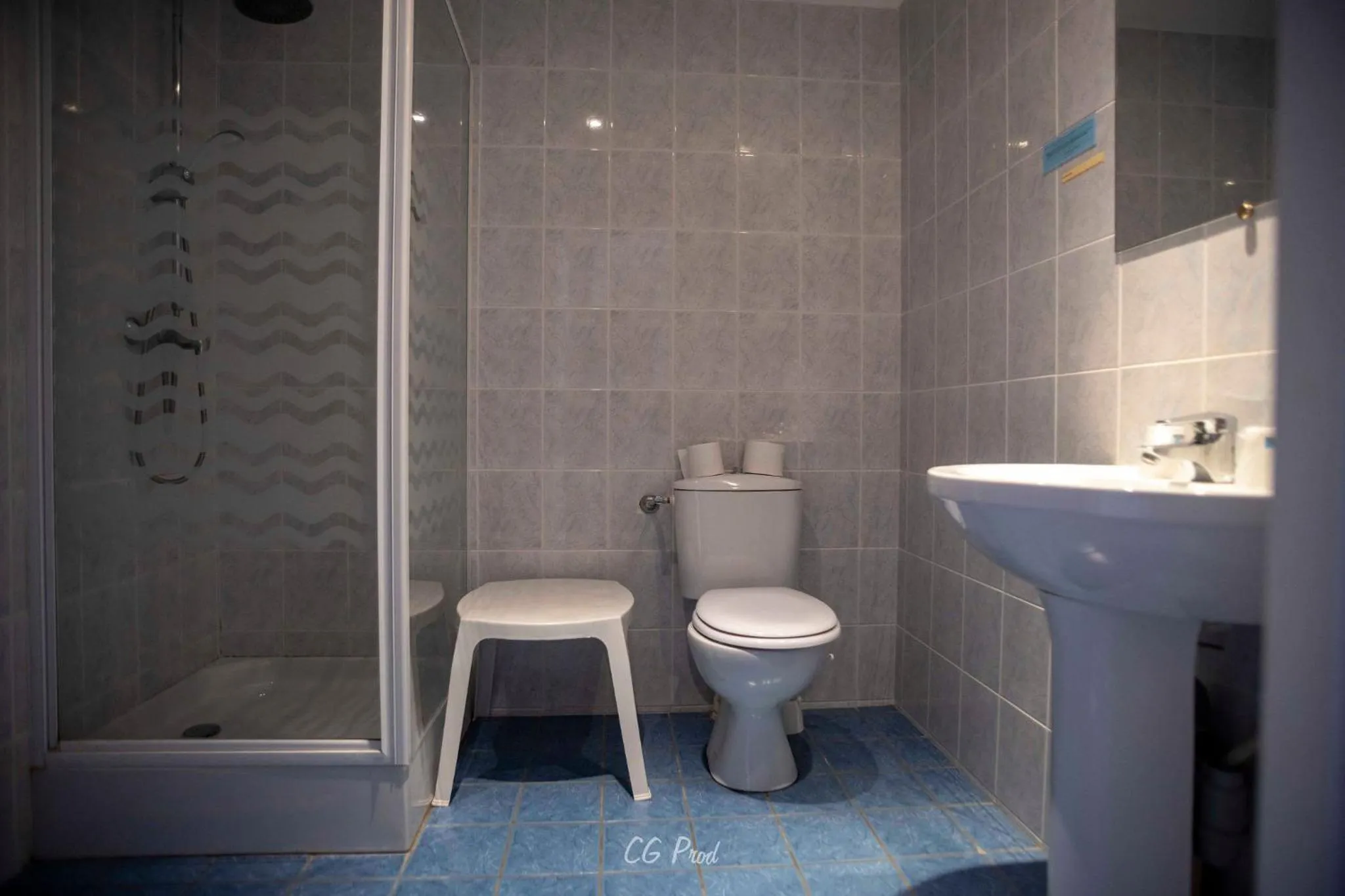 Bathroom in Les Ambassadeurs Logis Hotels et Restaurant