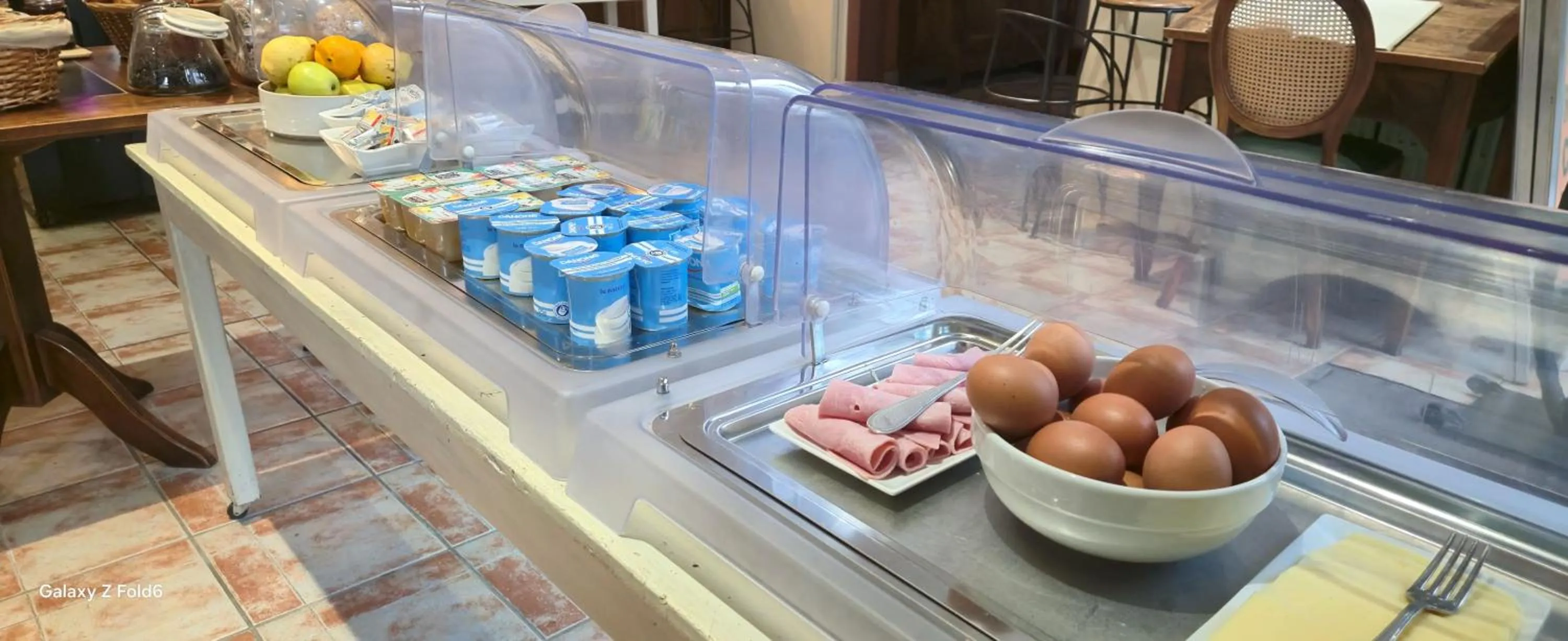 Breakfast in Les Ambassadeurs Logis Hotels et Restaurant