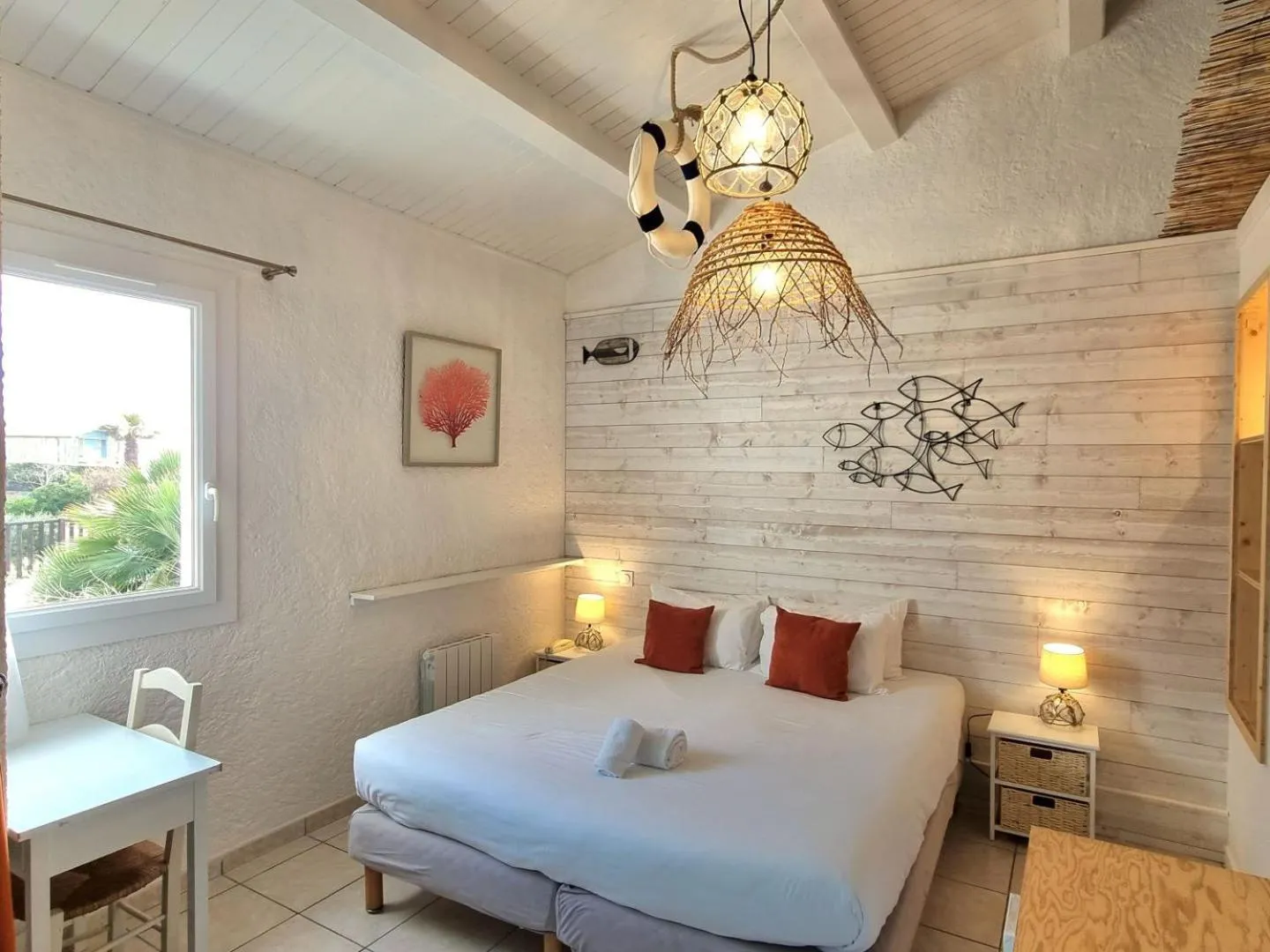 Bed in Hôtel Île de Lumière