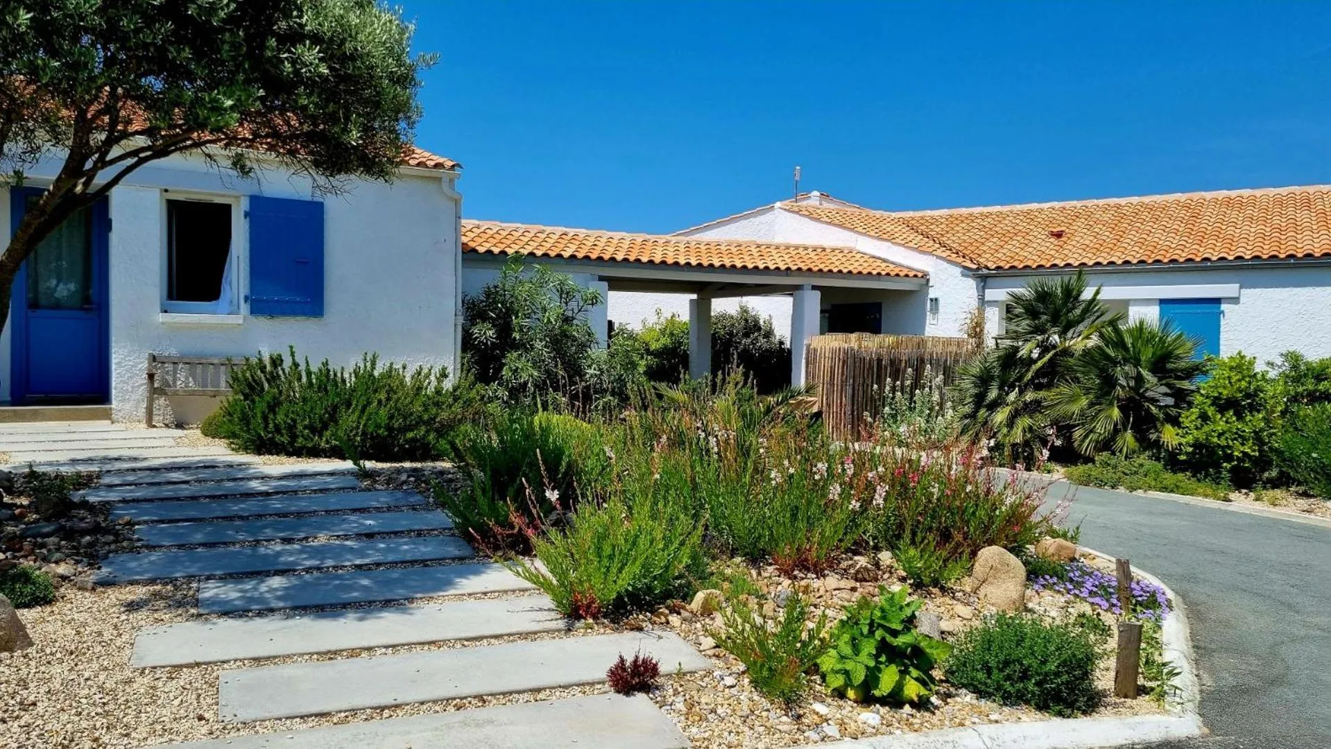 Garden in Hôtel Île de Lumière