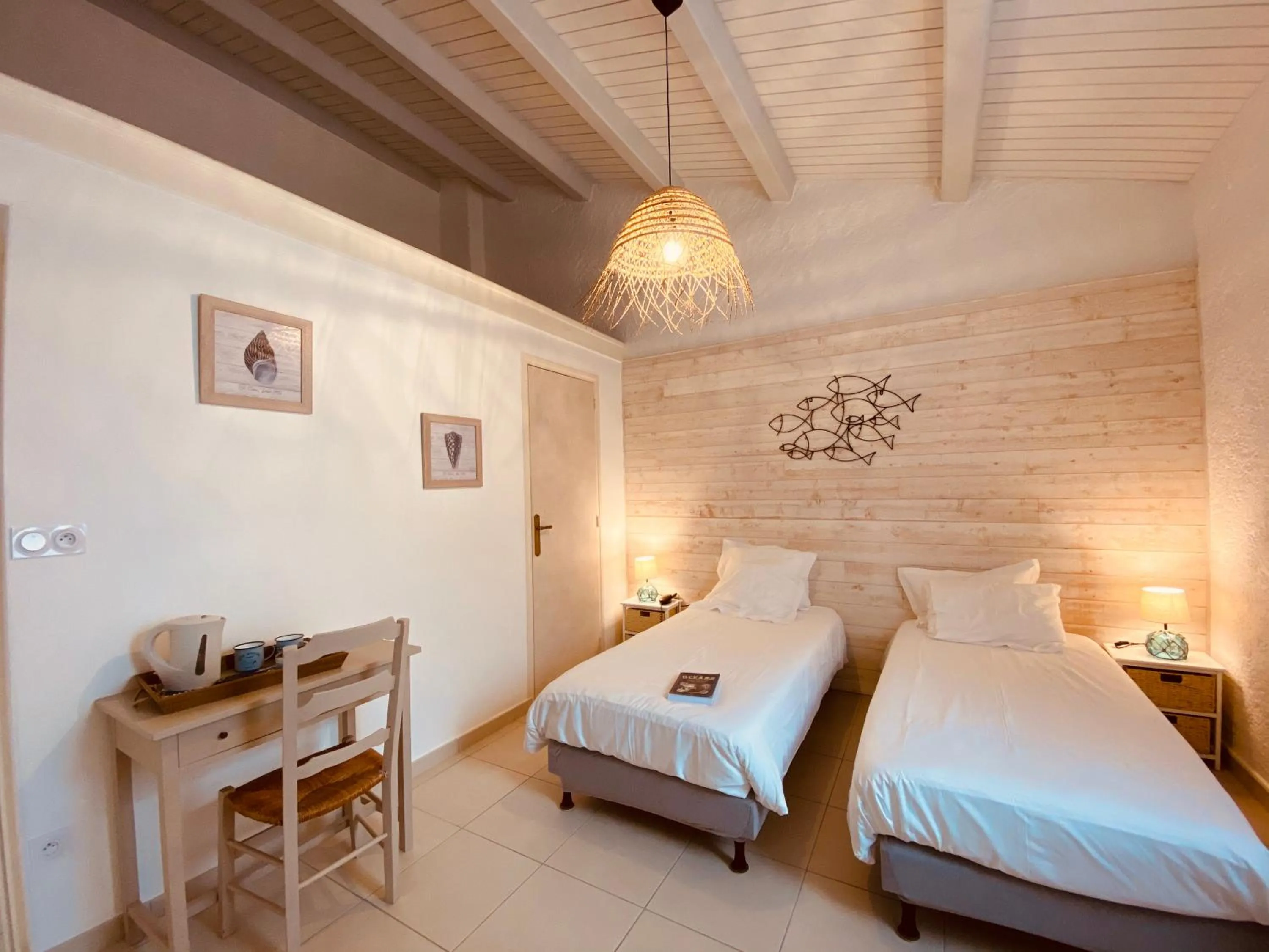 Bed in Hôtel Île de Lumière