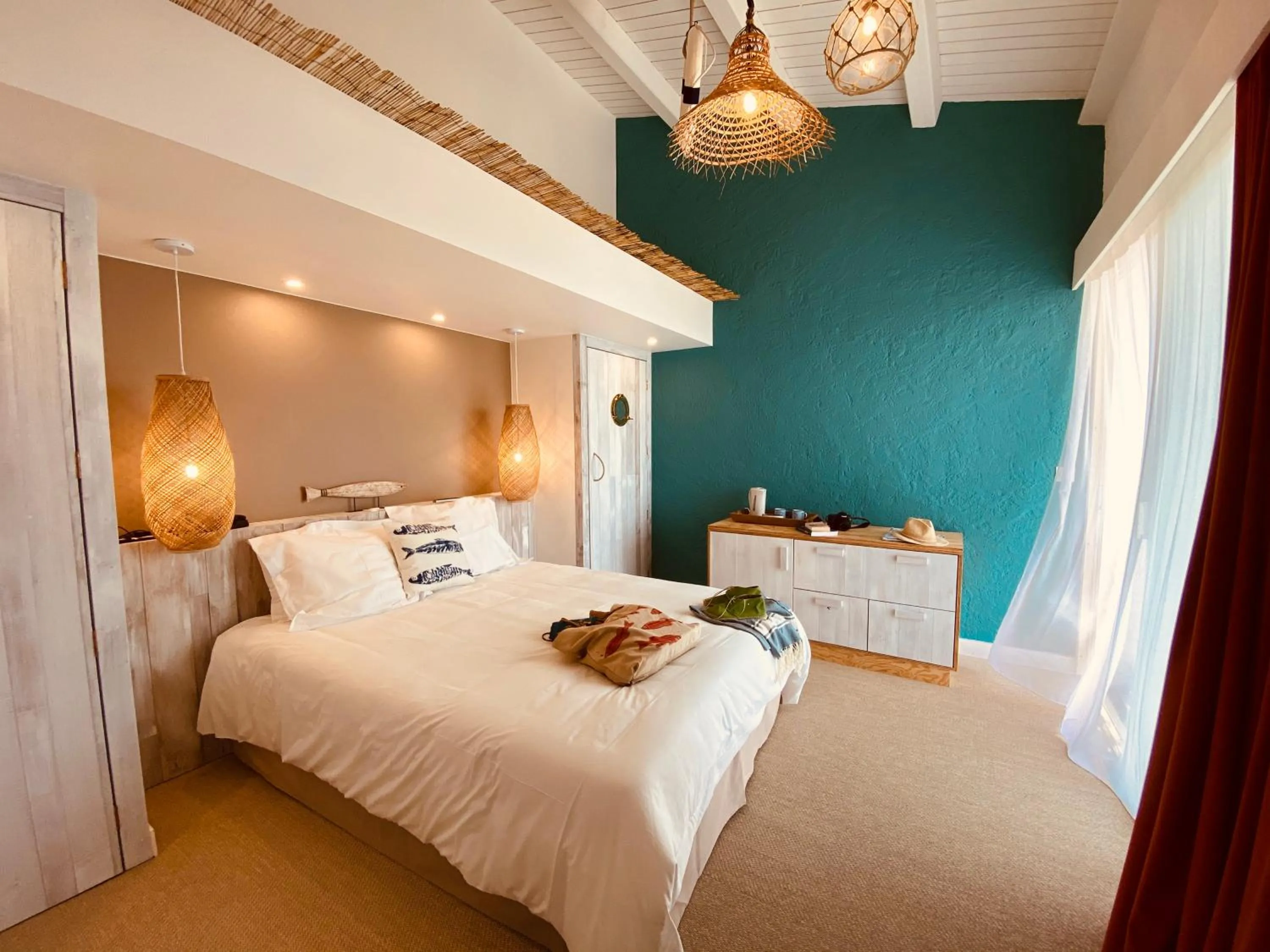 Photo of the whole room, Bed in Hôtel Île de Lumière