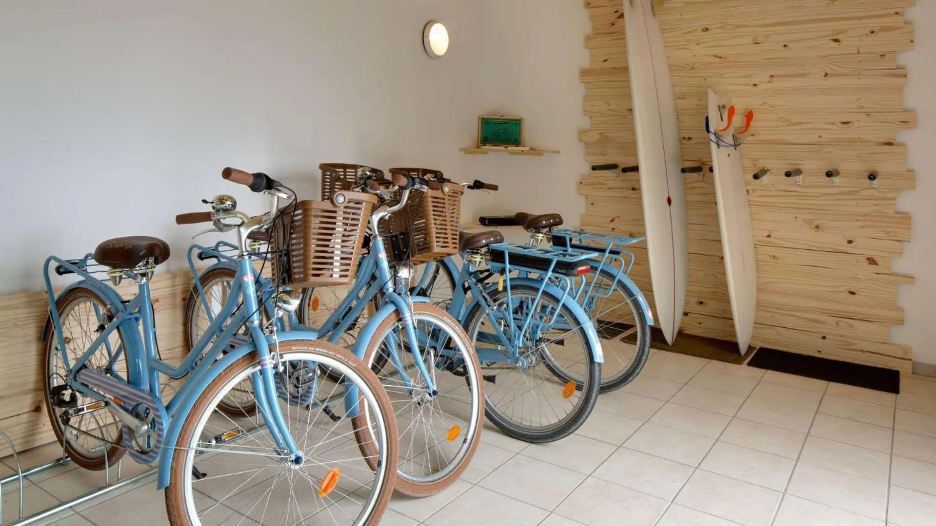 Cycling in Hôtel Île de Lumière