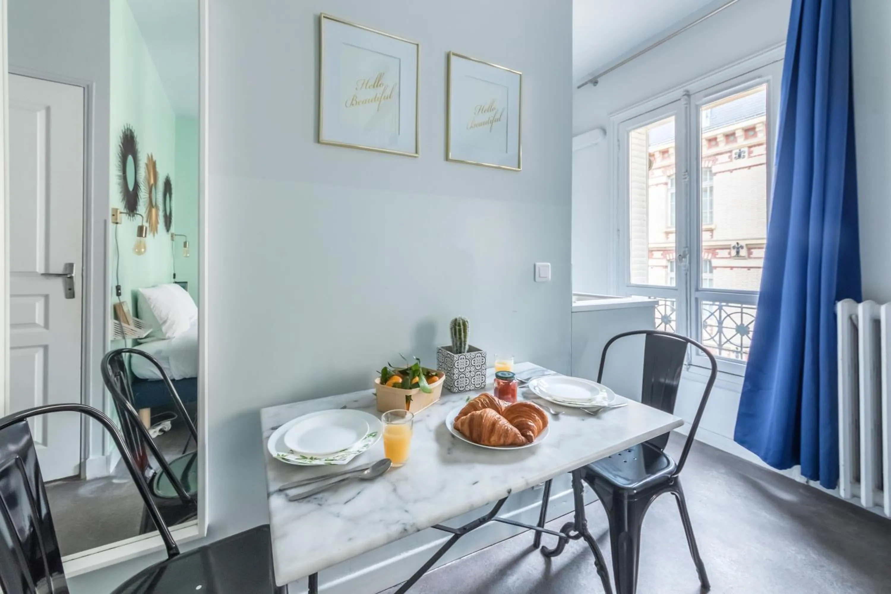 Bedroom in WS Louvre - Etienne Marcel