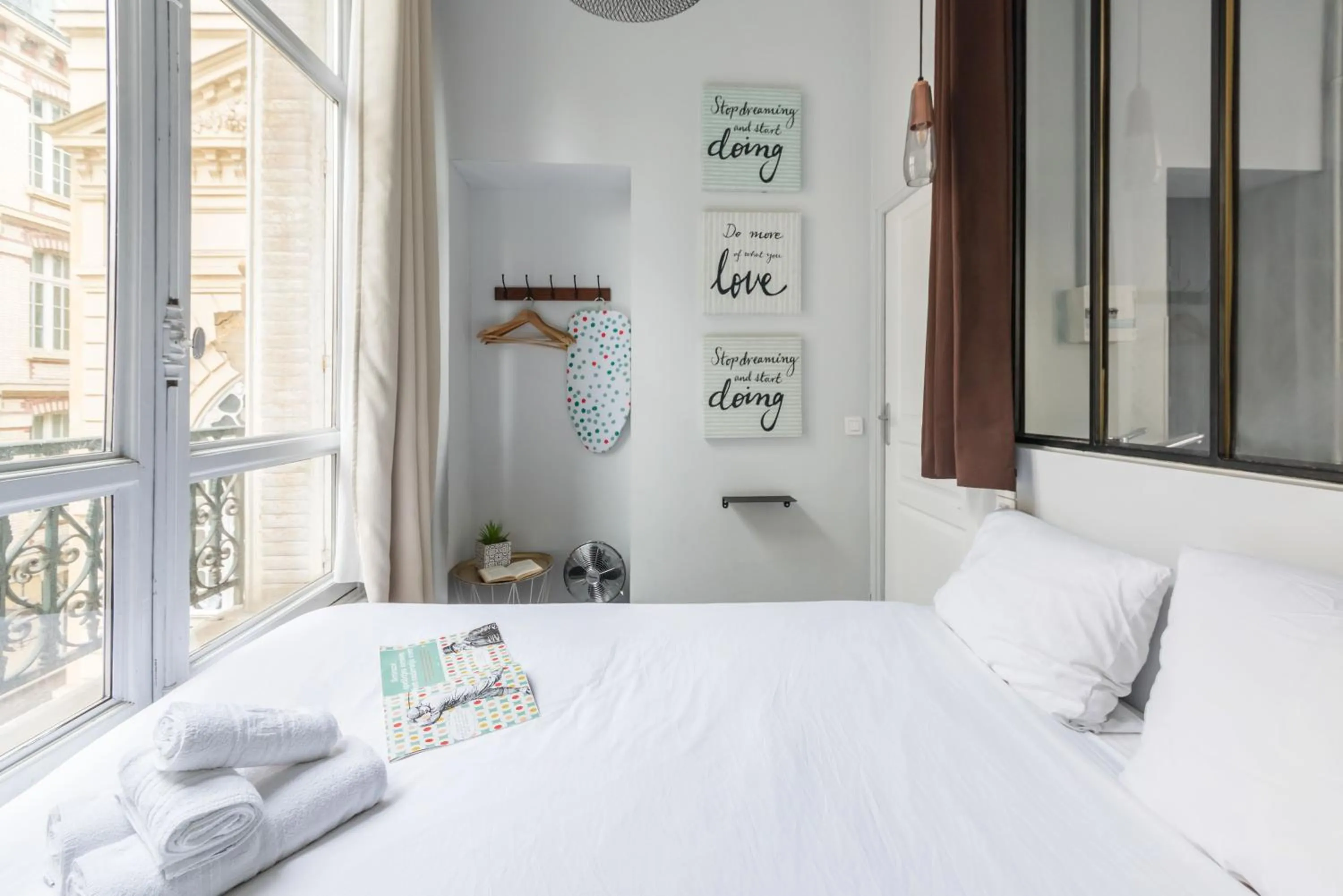 Bedroom, Bed in WS Louvre - Etienne Marcel