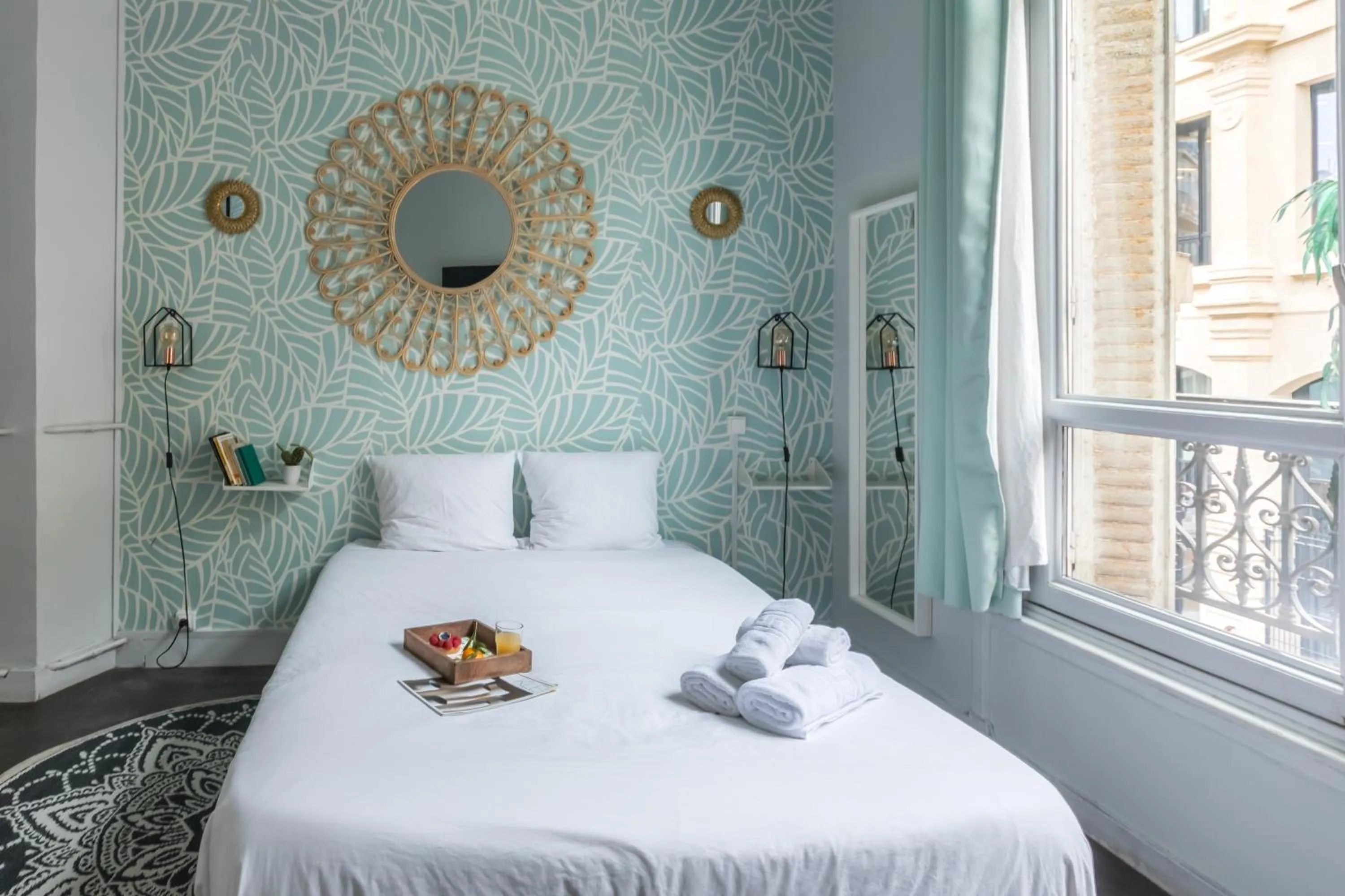 Photo of the whole room, Bed in WS Louvre - Etienne Marcel