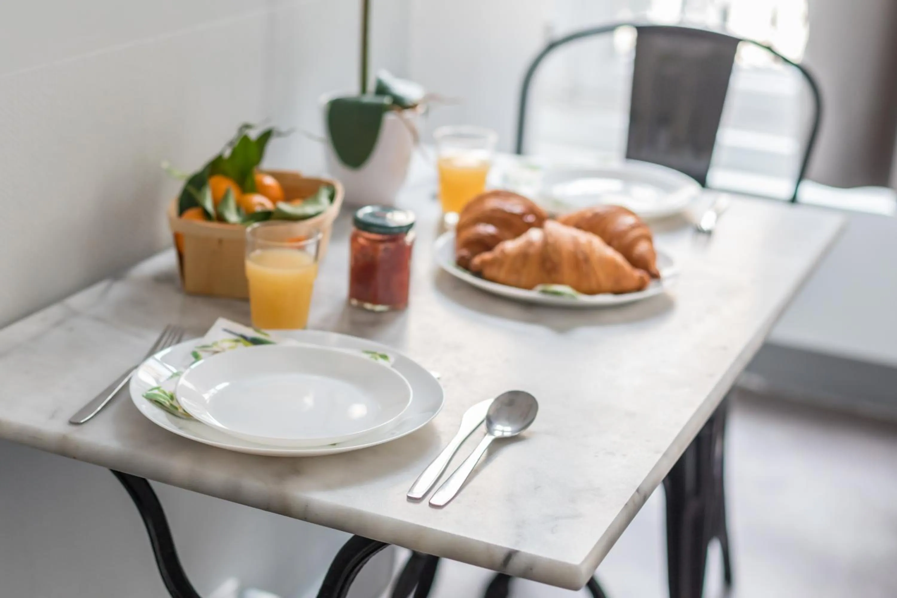 Dining area in WS Louvre - Etienne Marcel