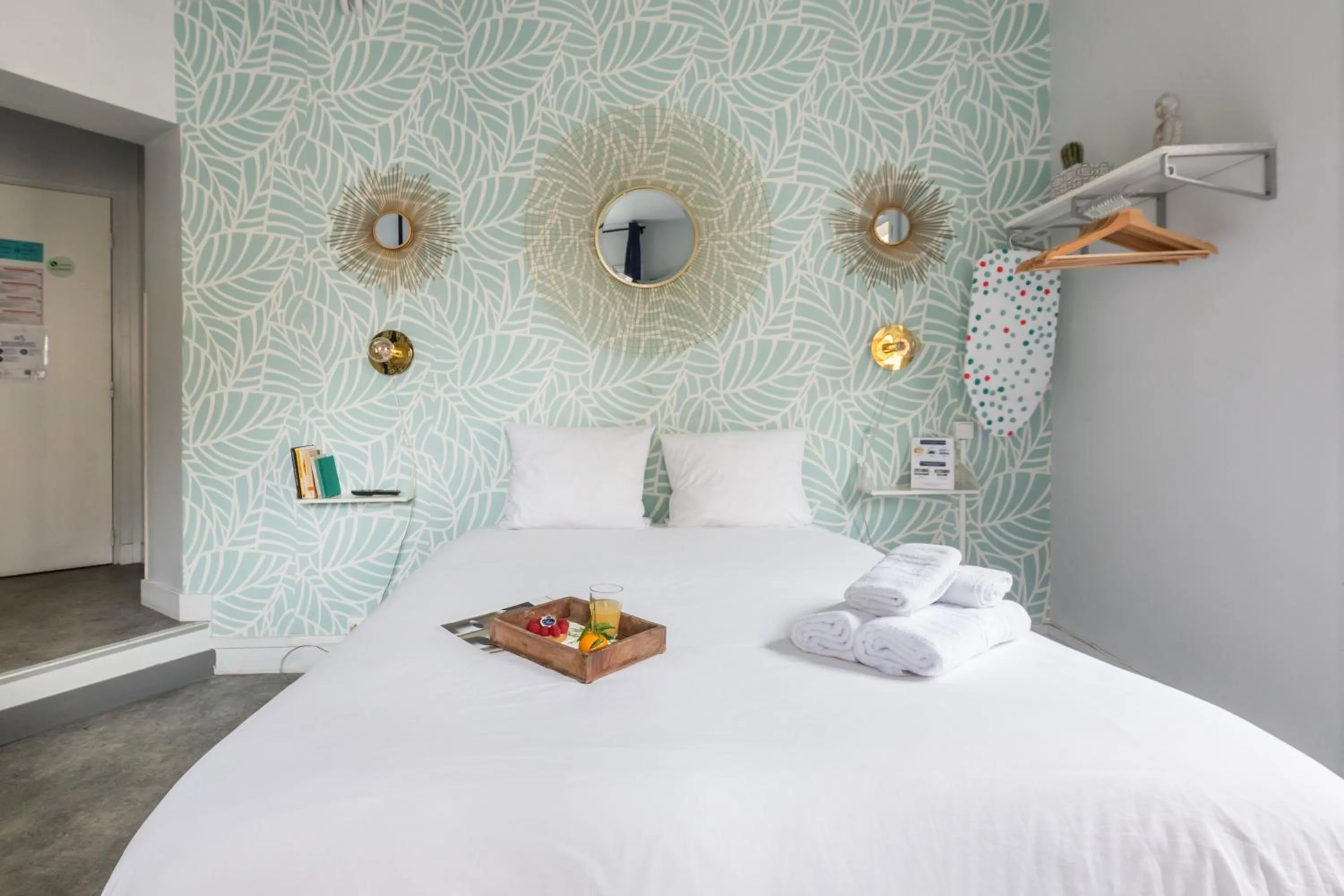 Bedroom, Bed in WS Louvre - Etienne Marcel