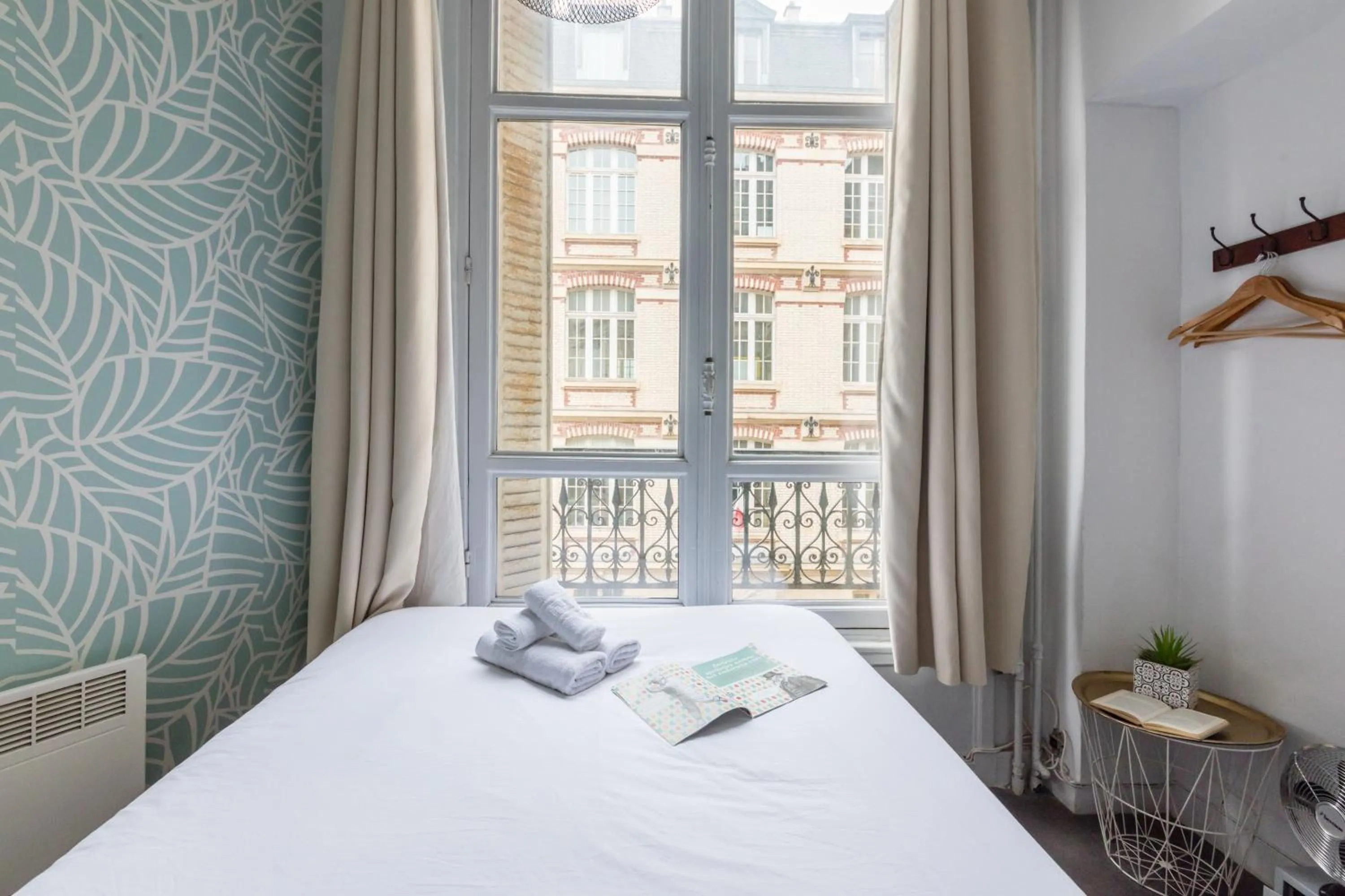 Bedroom, Bed in WS Louvre - Etienne Marcel