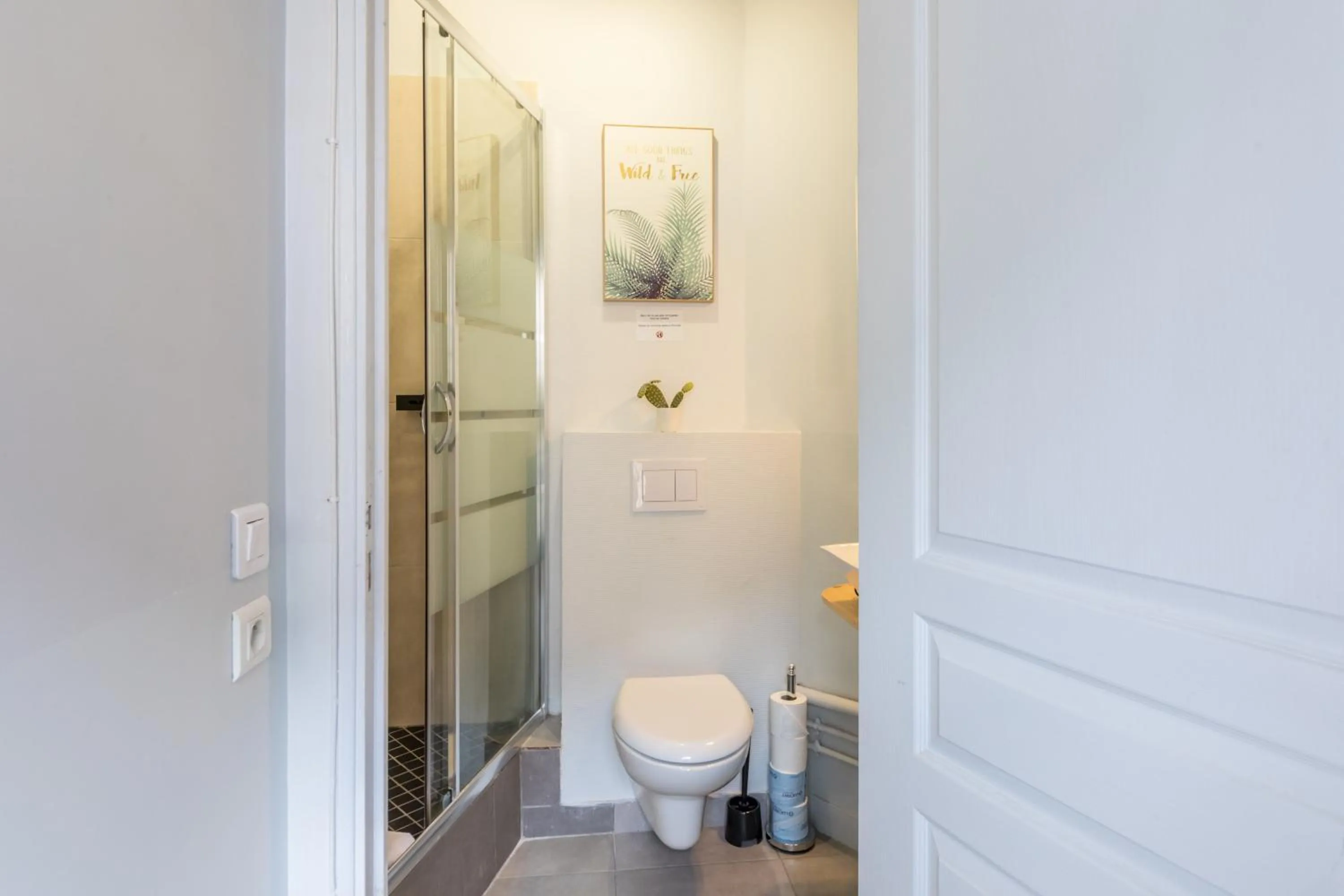 Bathroom in WS Louvre - Etienne Marcel