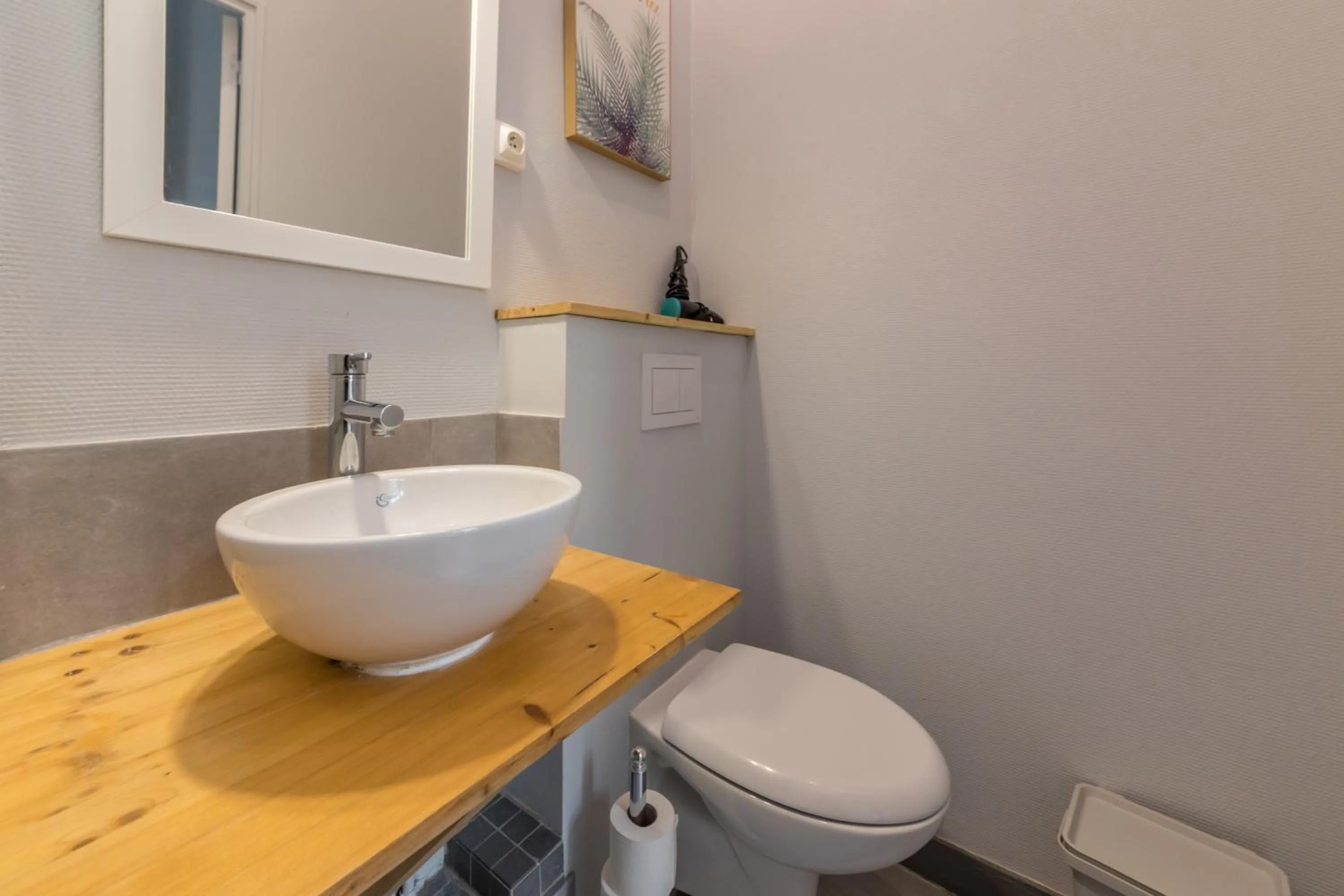 Toilet in WS Louvre - Etienne Marcel