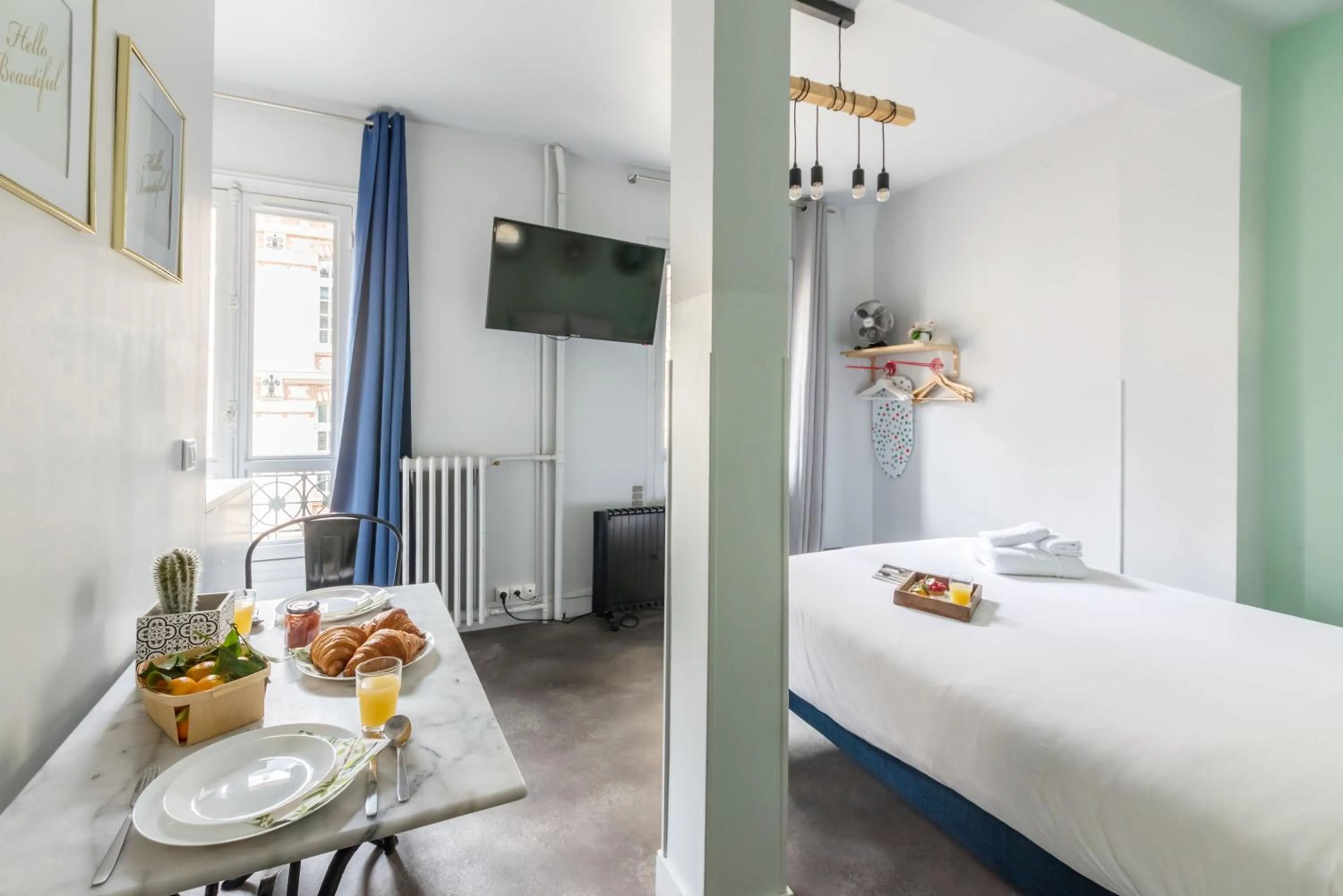 Bedroom, Bed in WS Louvre - Etienne Marcel