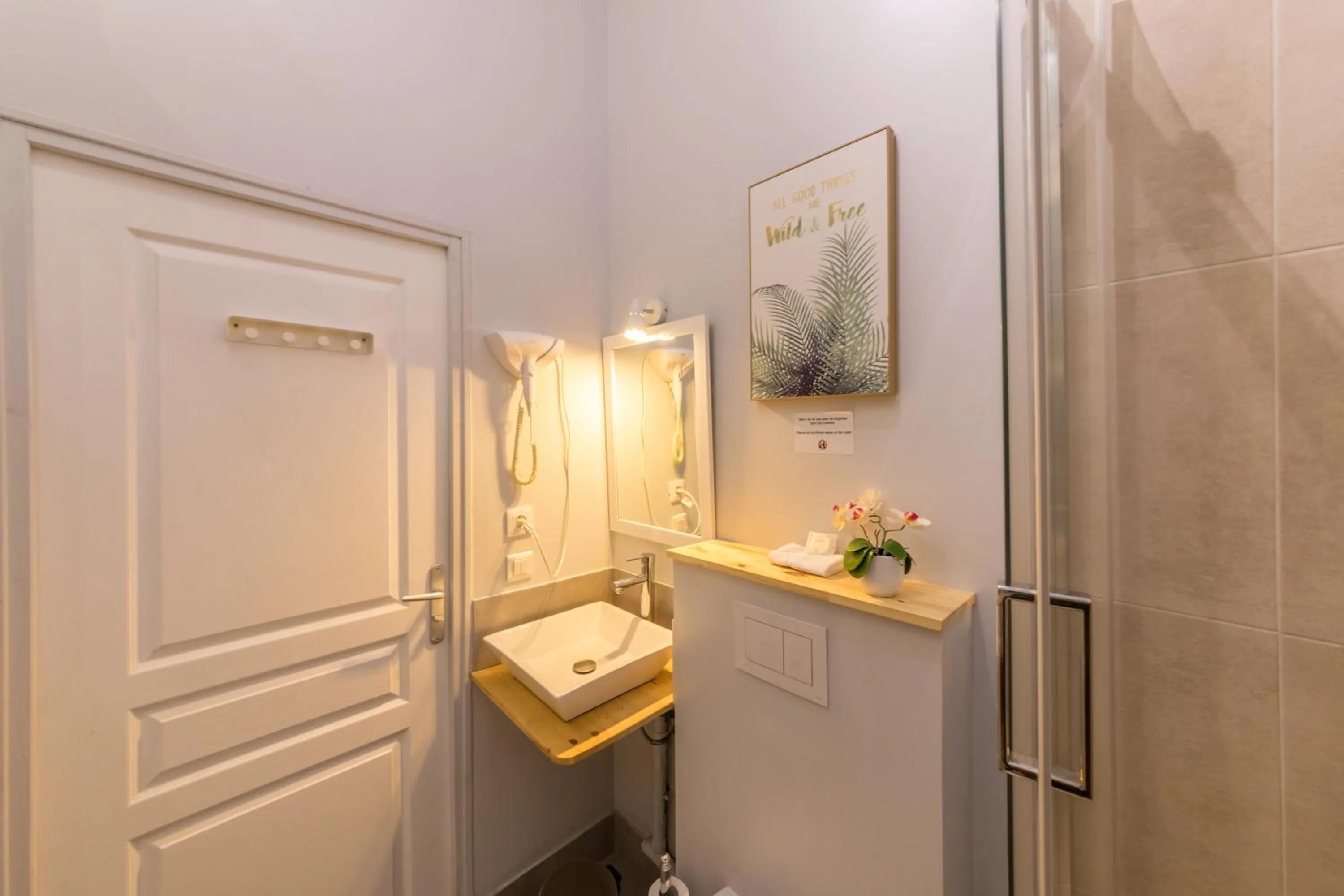 Bathroom in WS Louvre - Etienne Marcel