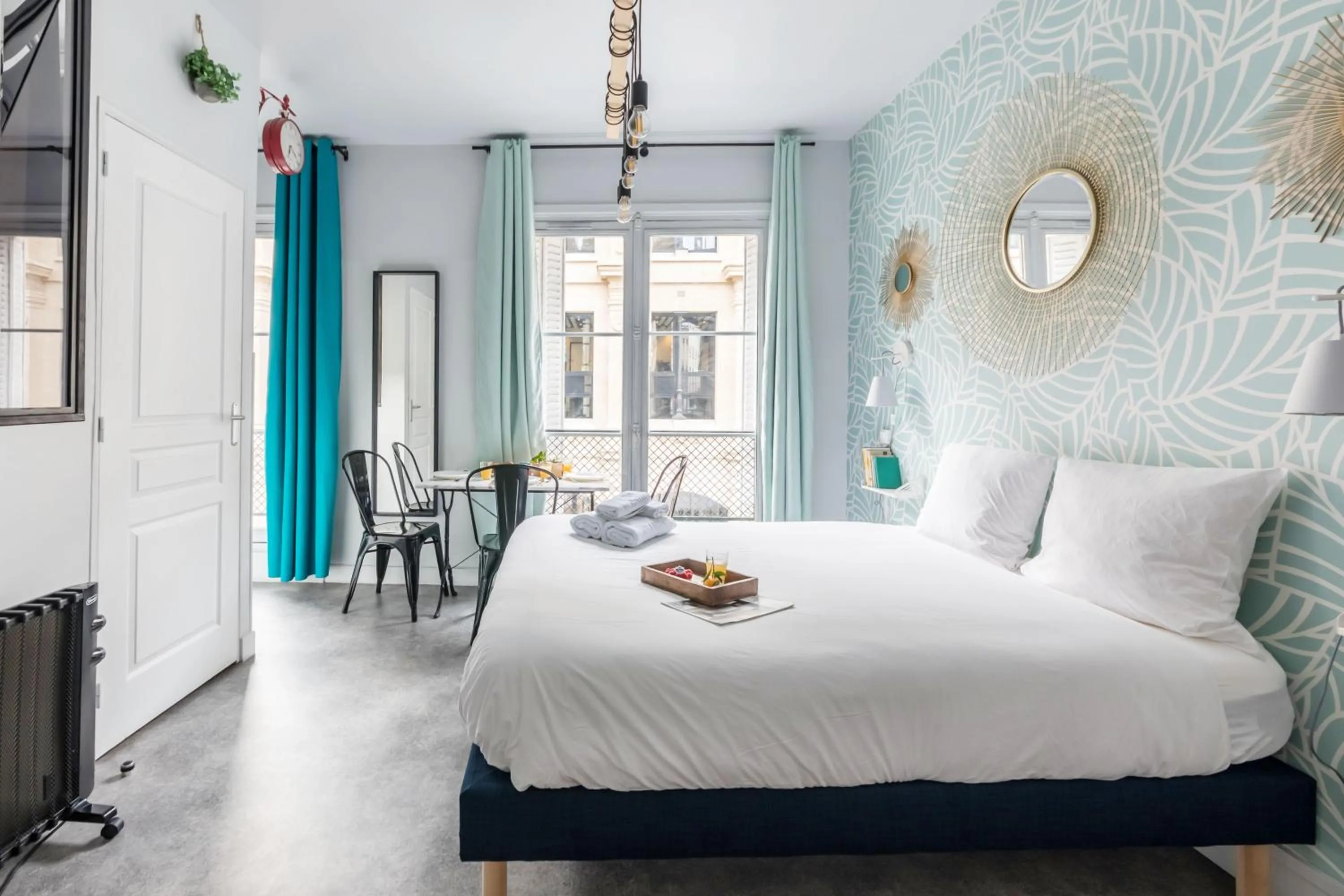 Bedroom, Bed in WS Louvre - Etienne Marcel