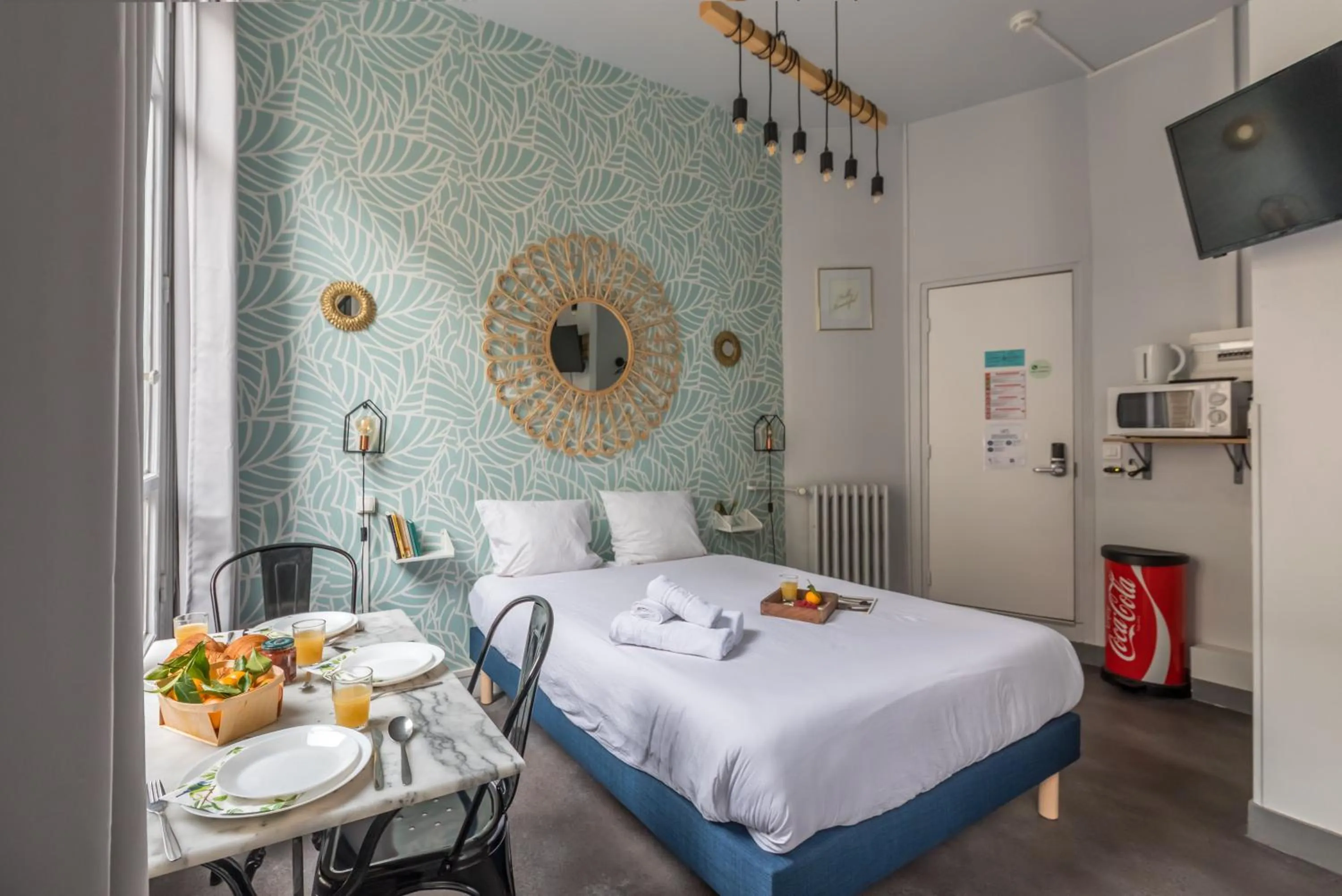 Bedroom, Bed in WS Louvre - Etienne Marcel