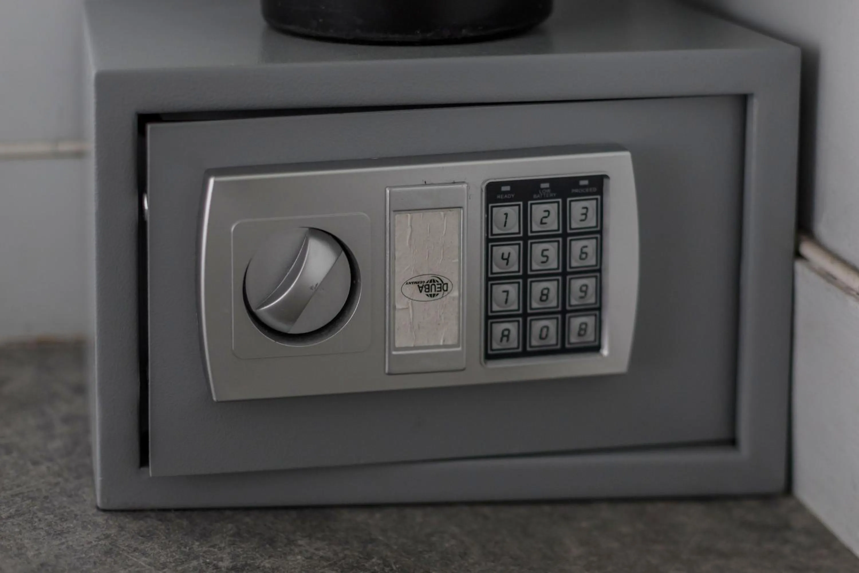 safe in WS Louvre - Etienne Marcel