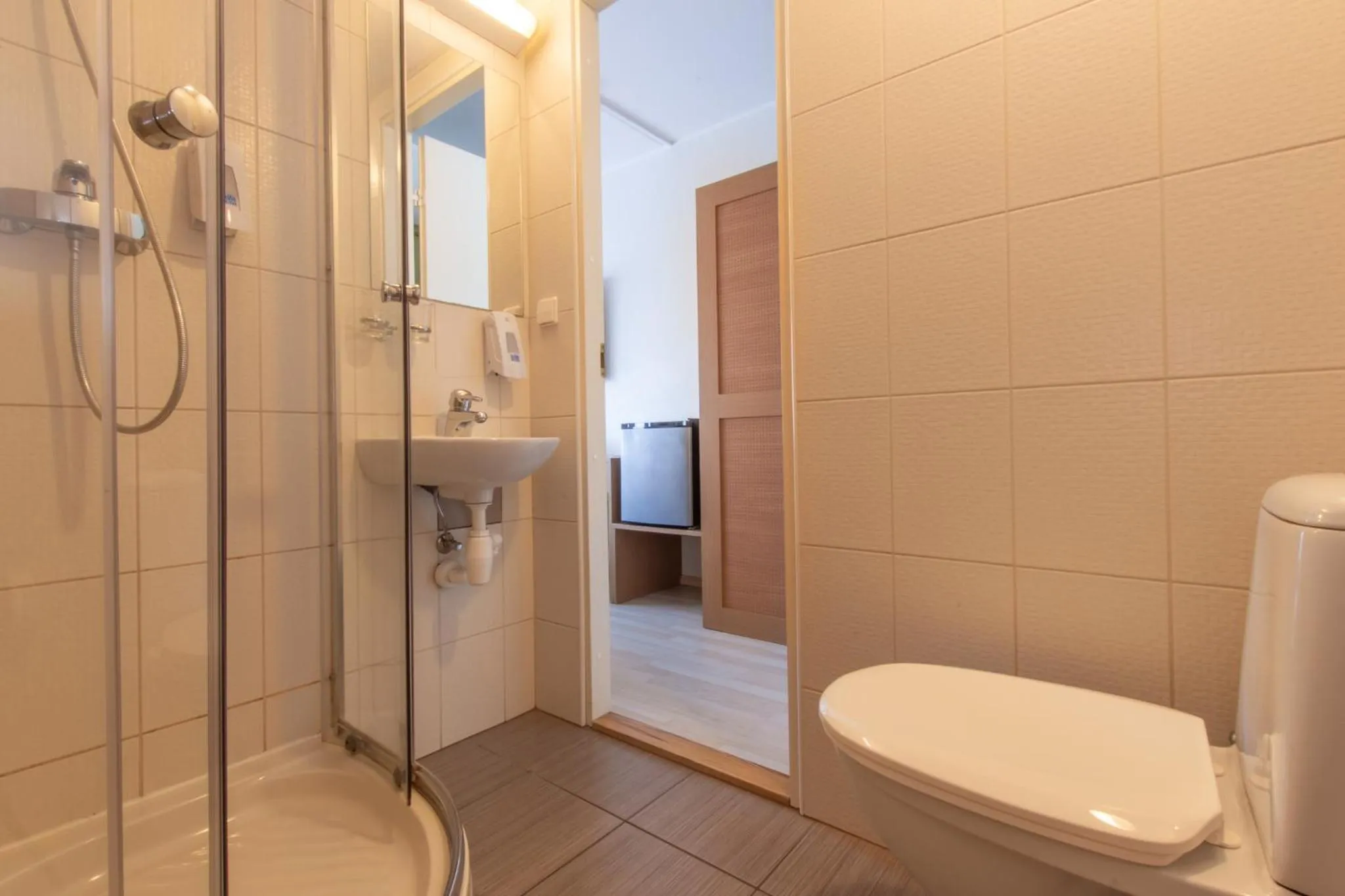 Shower in Carolina Hotel