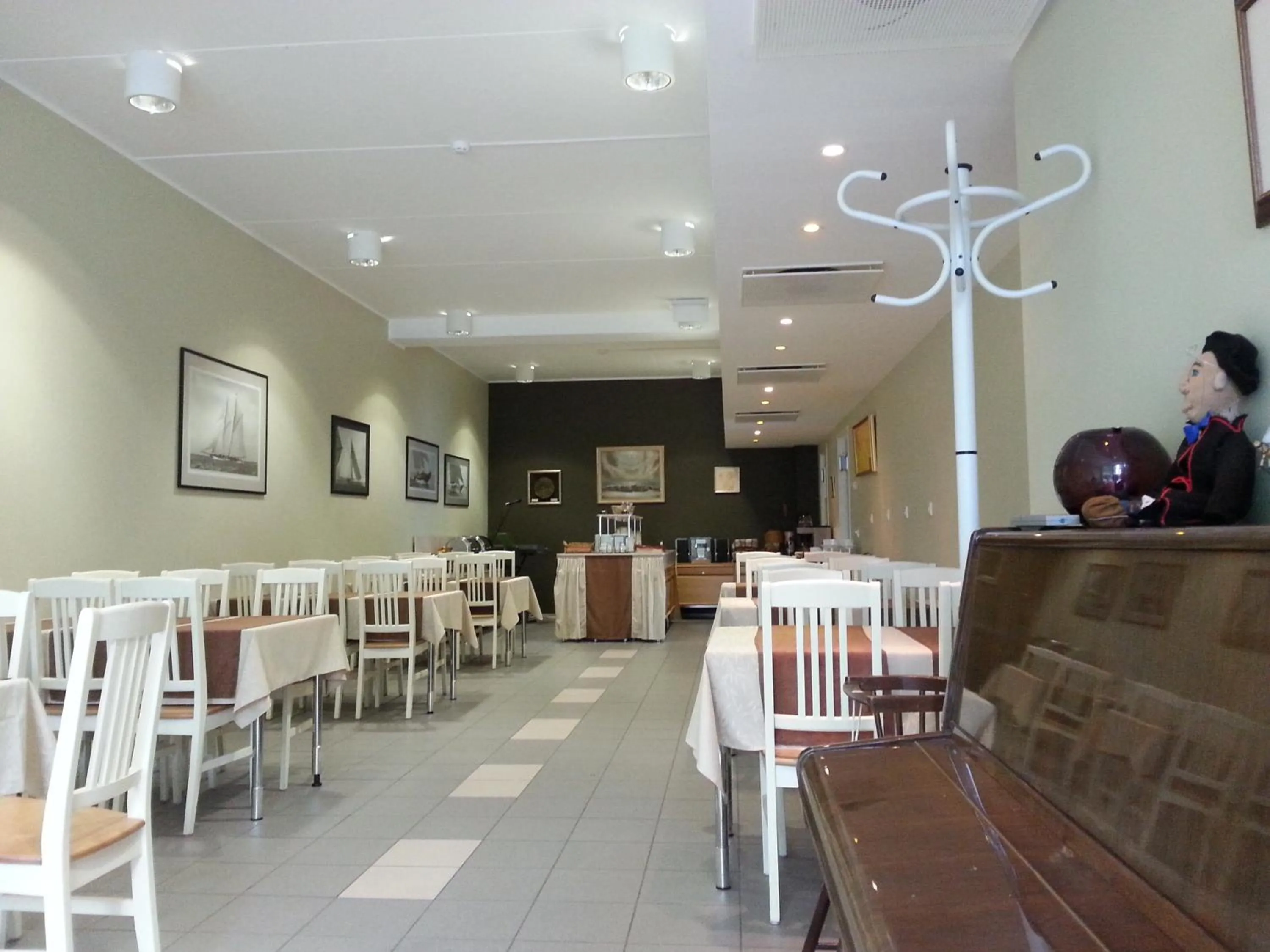 Restaurant/places to eat in Carolina Hotel