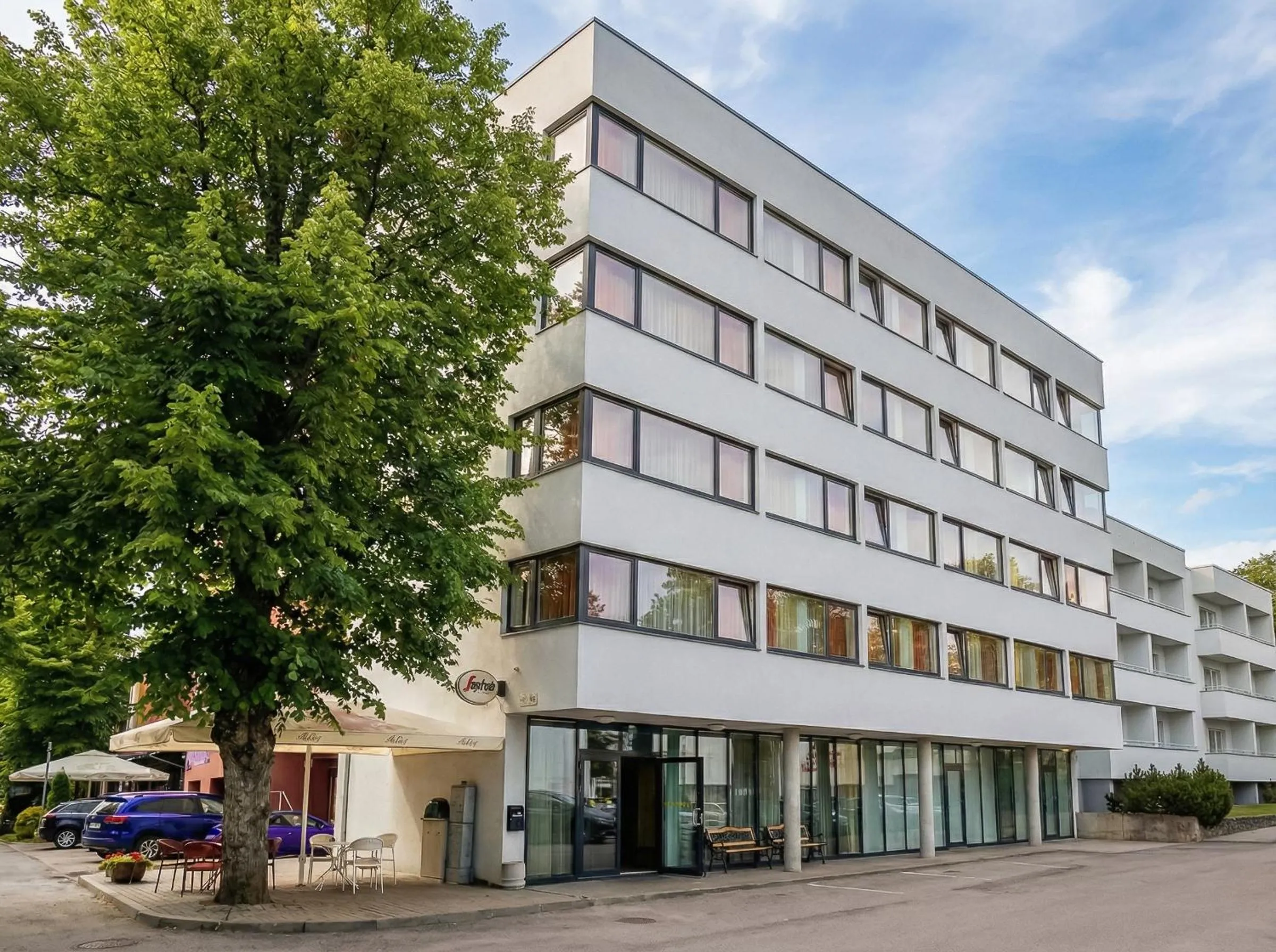 Facade/entrance in Carolina Hotel