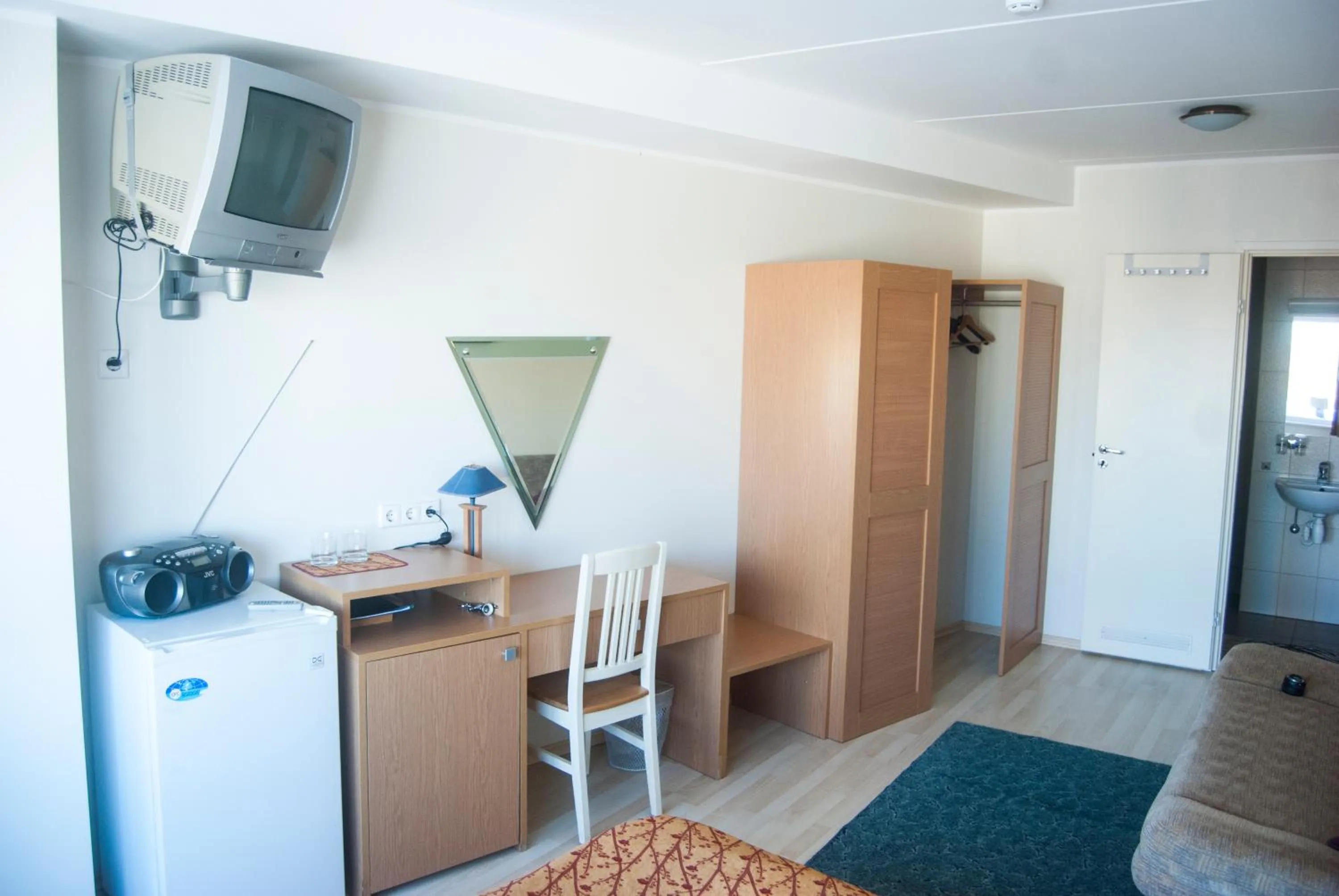 Photo of the whole room in Carolina Hotel