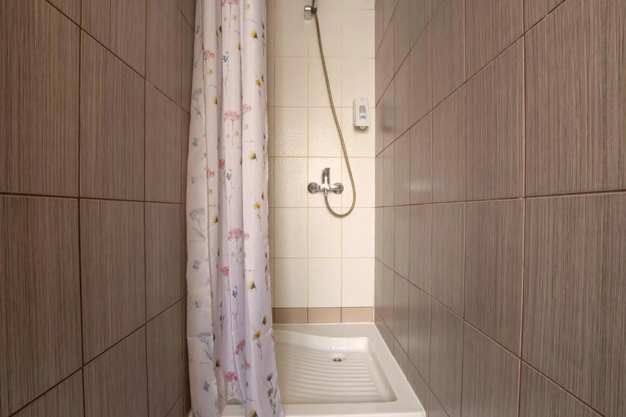 Shower in Carolina Hotel