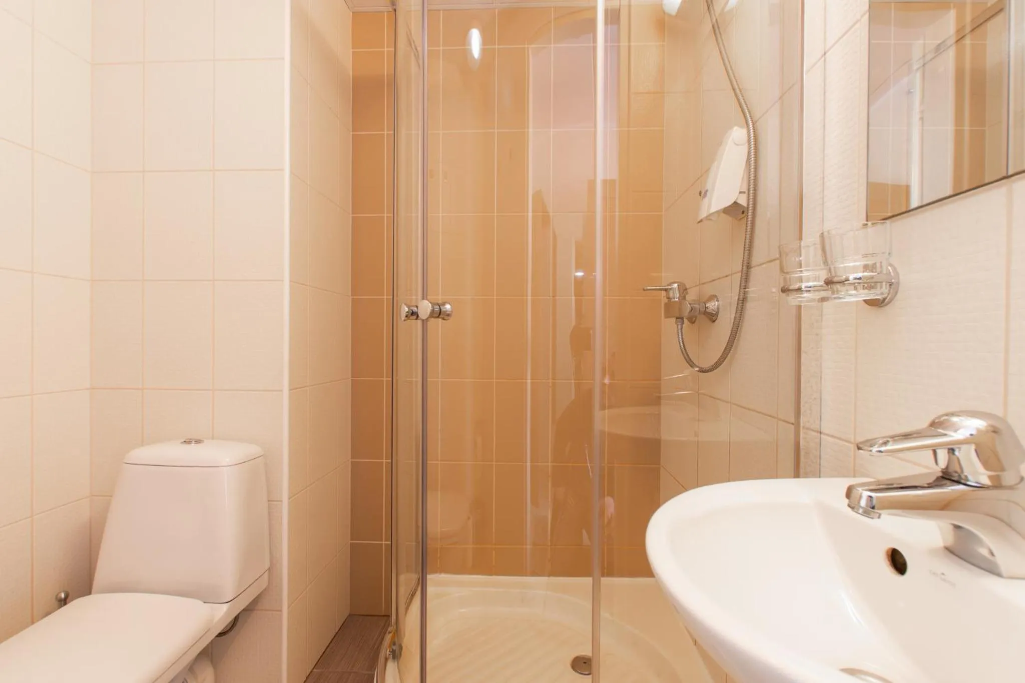 Shower in Carolina Hotel