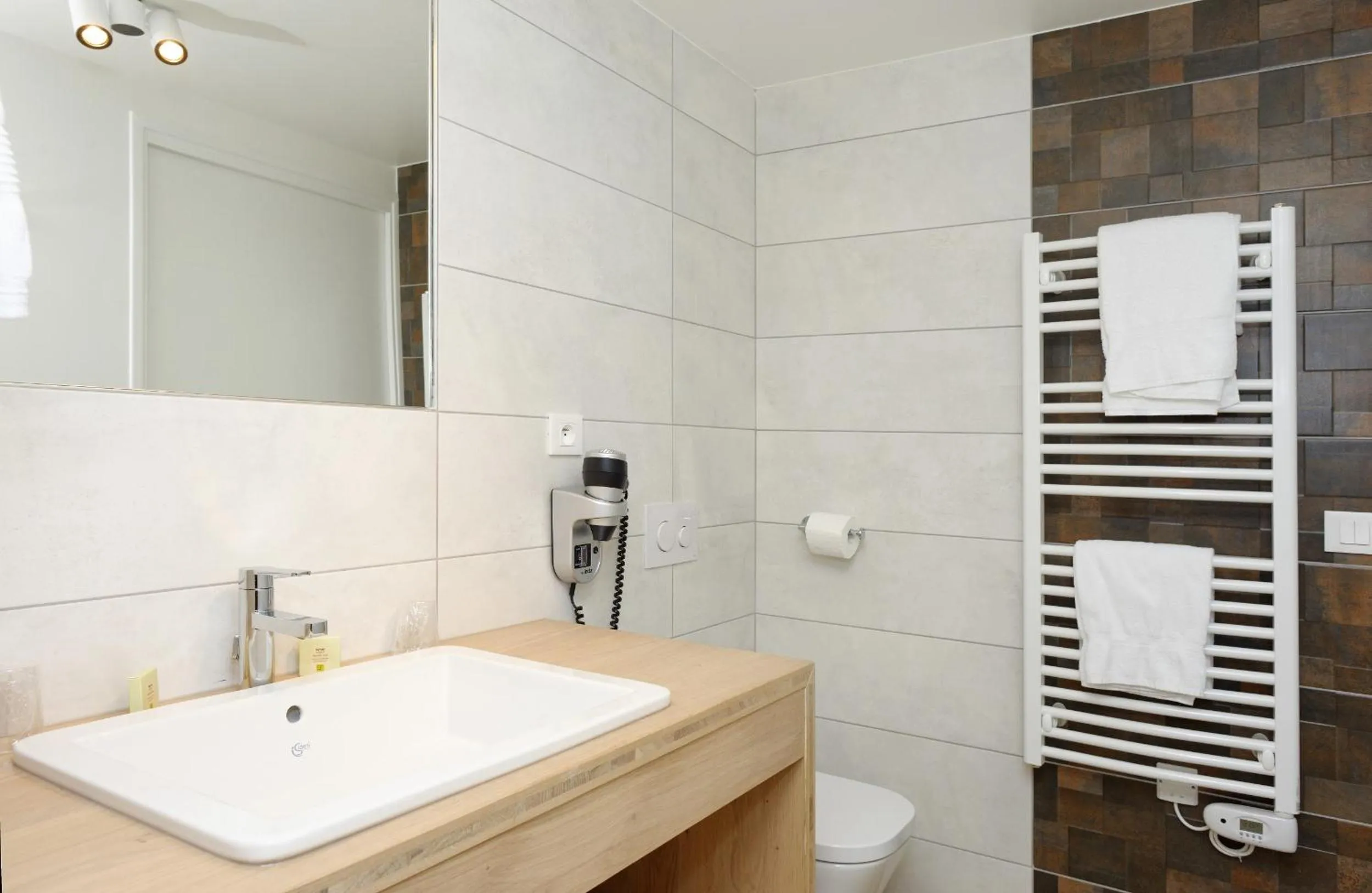 Bathroom in Logis Hotel de la Nivelle