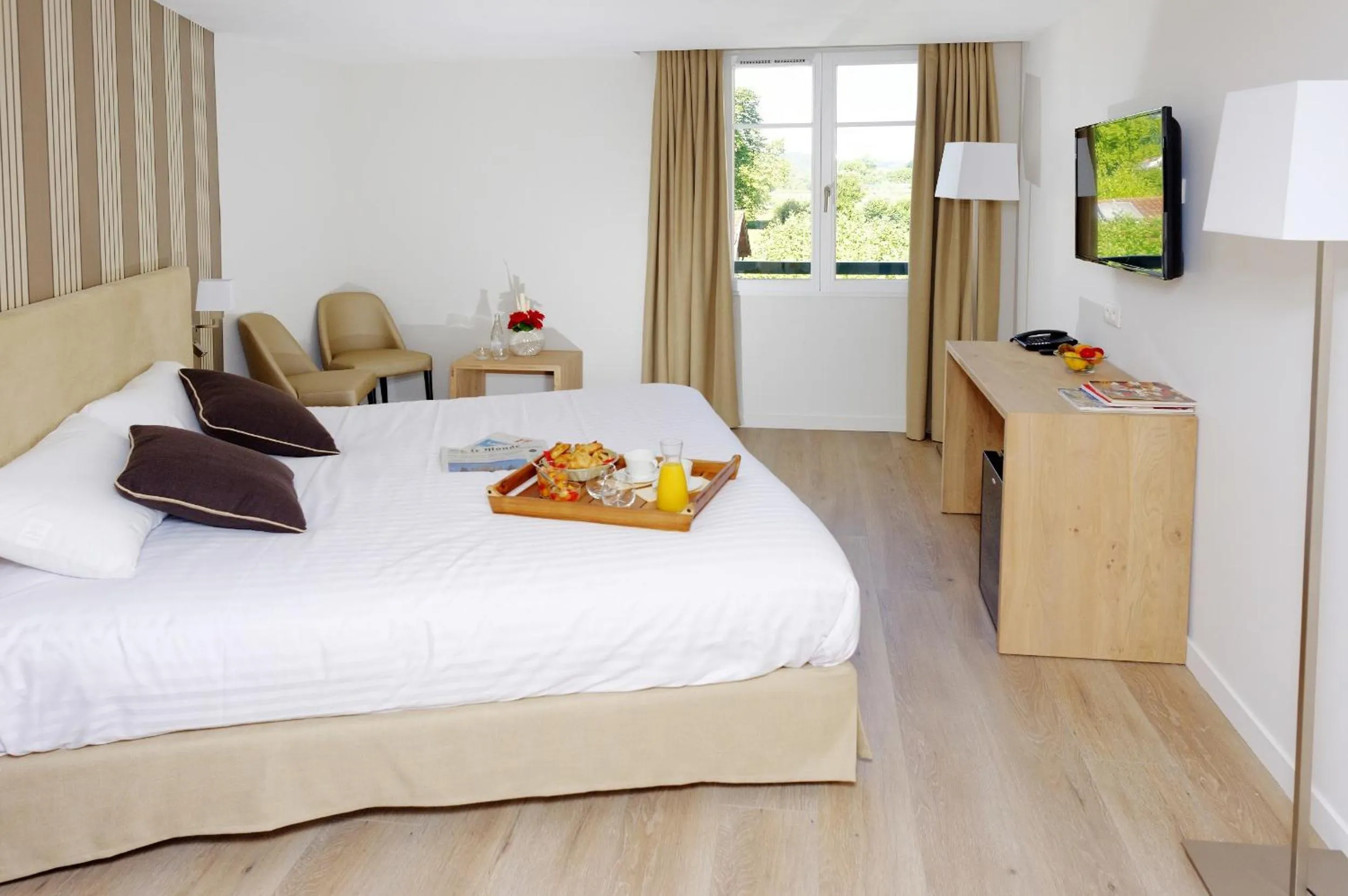 Breakfast, Bed in Logis Hotel de la Nivelle