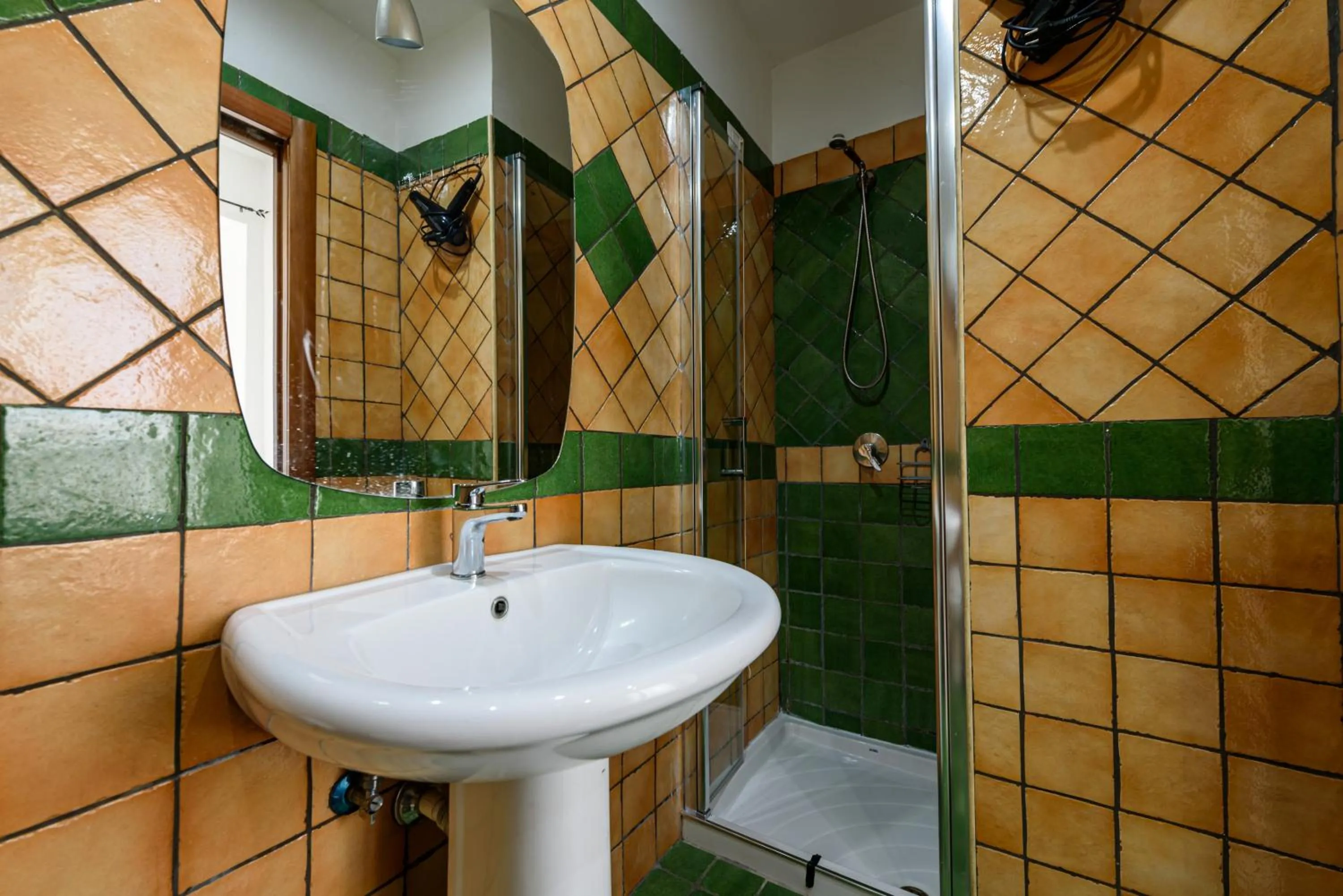 Shower in Napoli Centrale di Fabio e Veronica LT