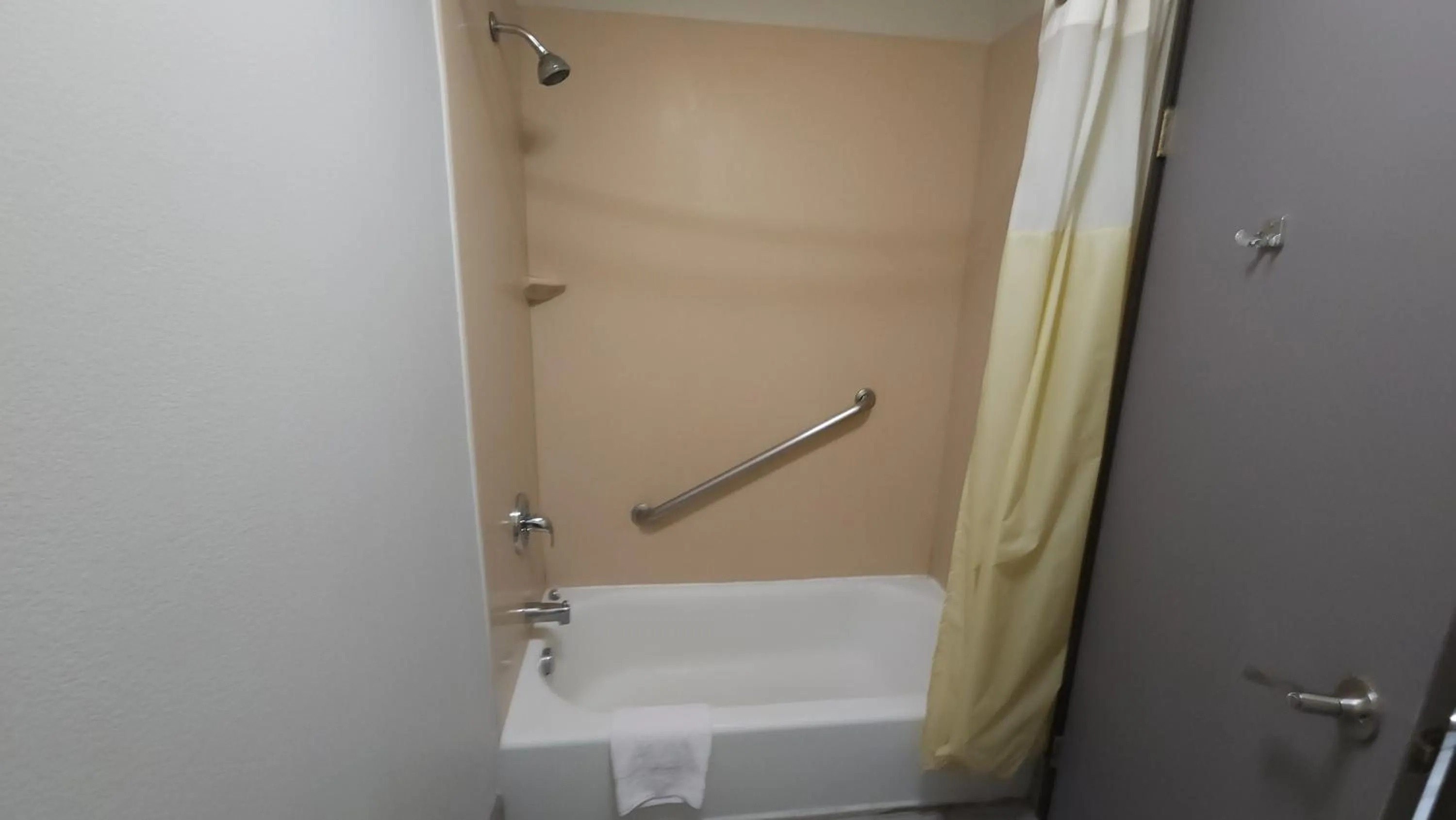 Bathroom in West Valley Inn