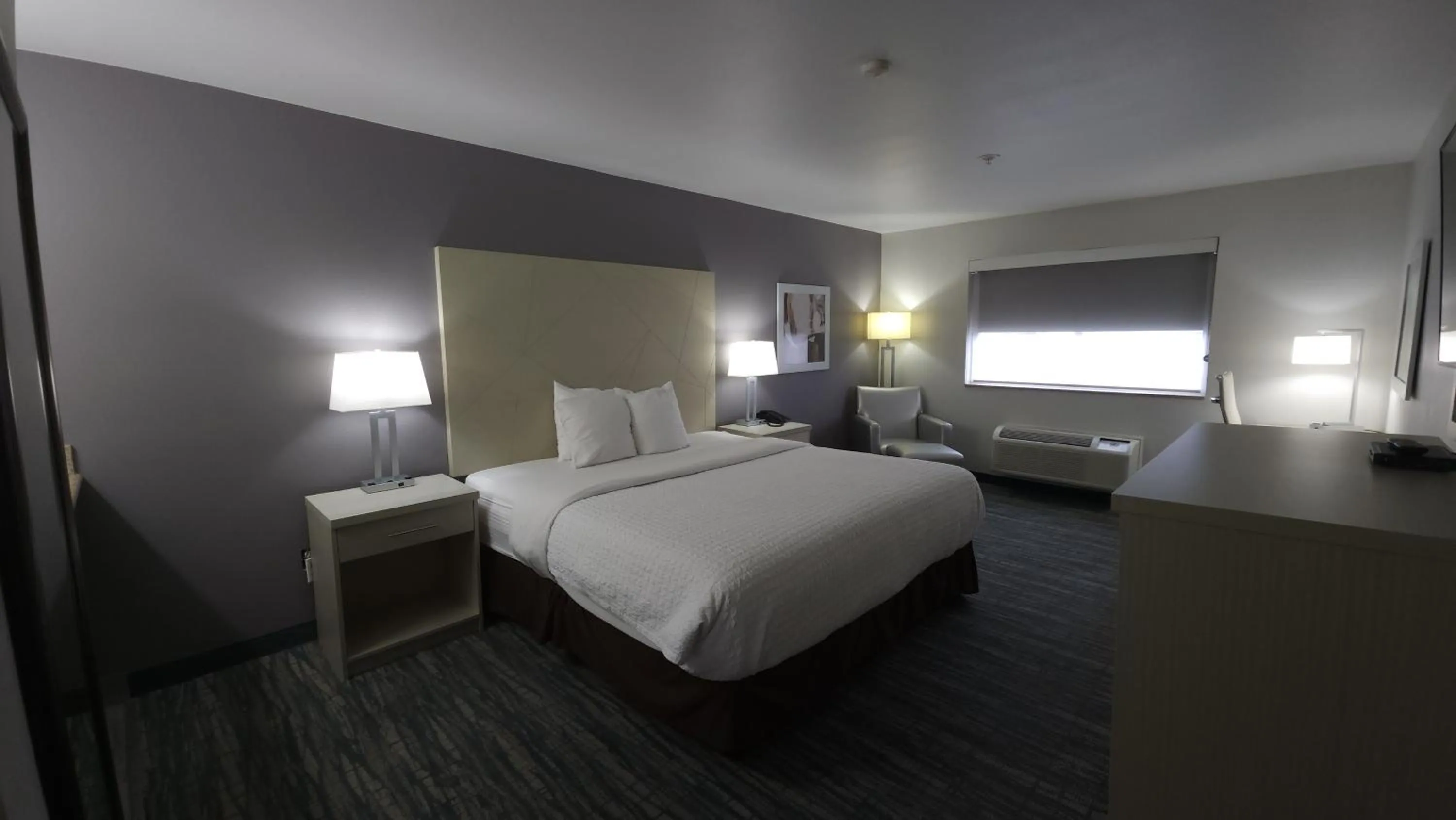 Photo of the whole room, Bed in West Valley Inn