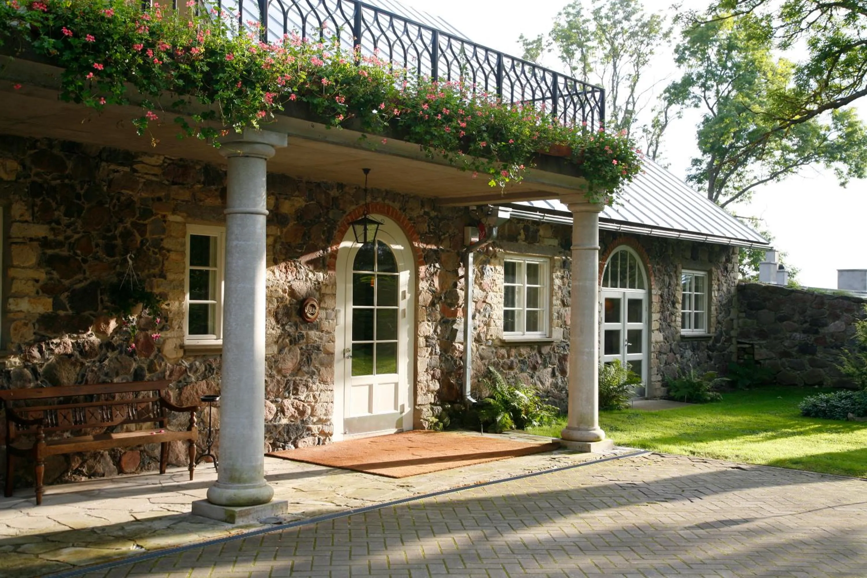 Facade/entrance in Pädaste Manor