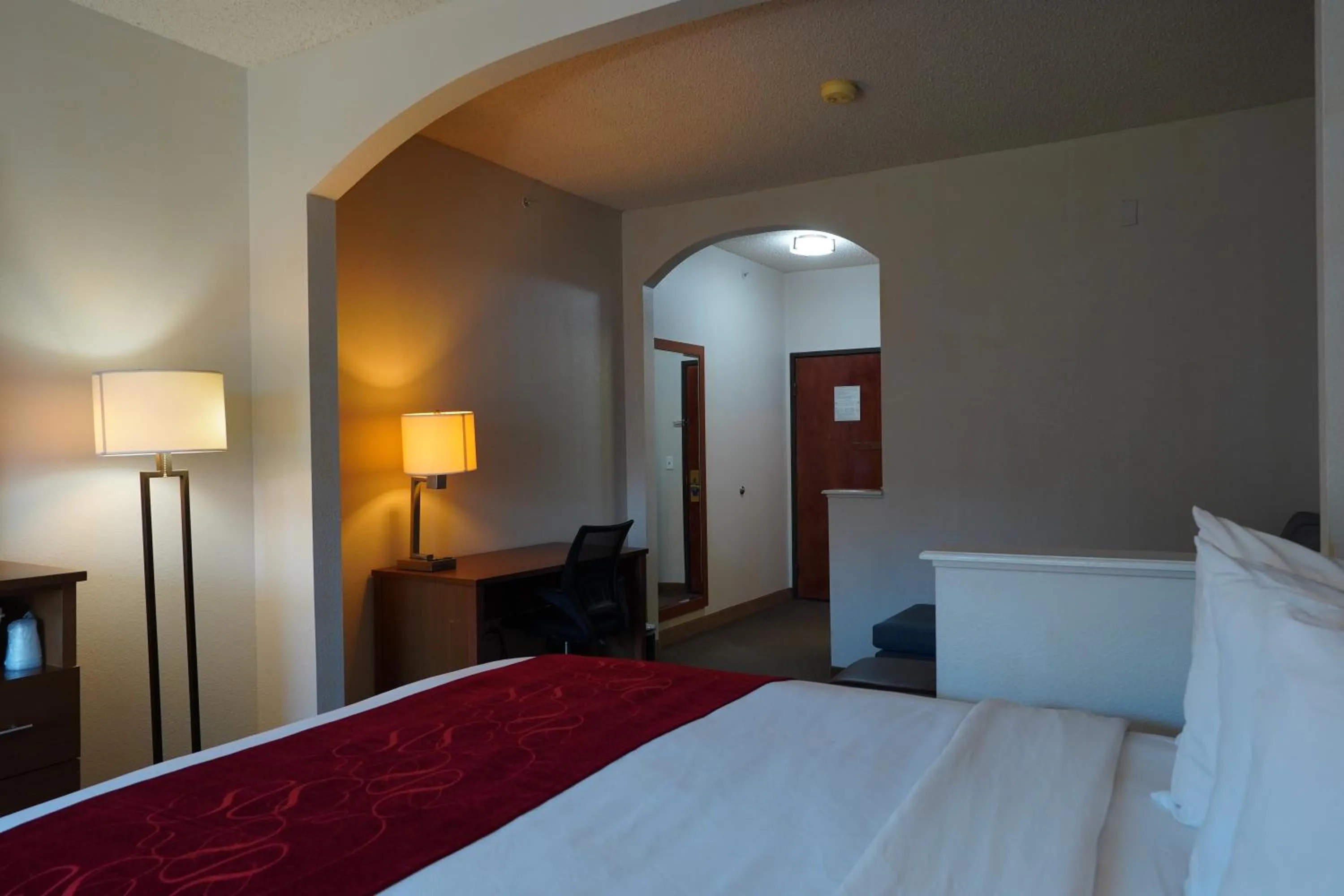 Bed in Comfort Suites Bush Intercontinental Airport