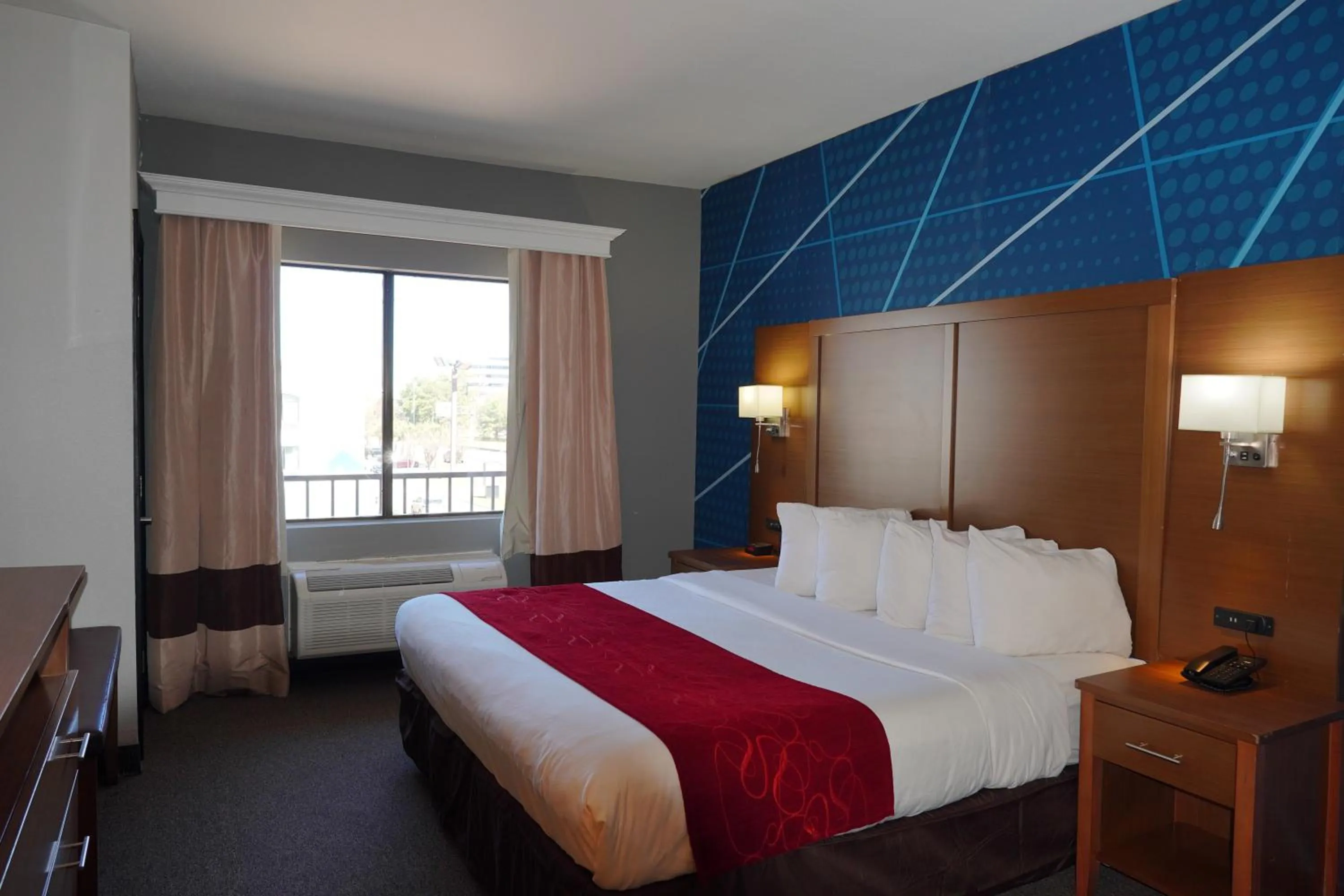 Bed in Comfort Suites Bush Intercontinental Airport