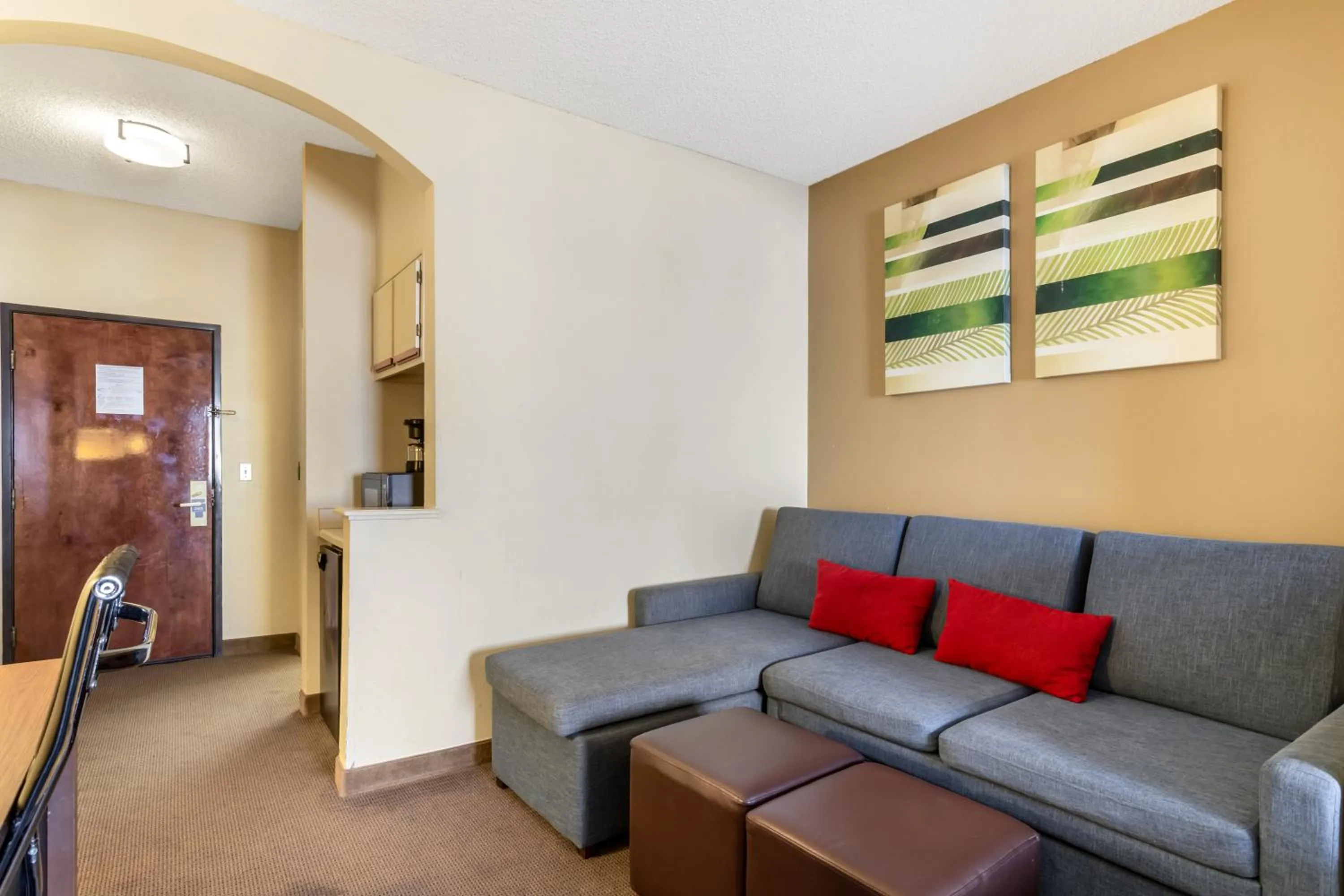 Seating area in Comfort Suites Bush Intercontinental Airport