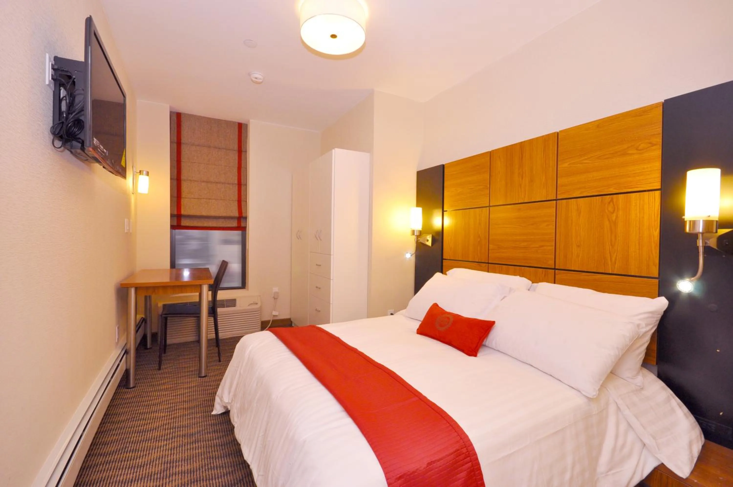 Bedroom, Bed in Hotel Five44