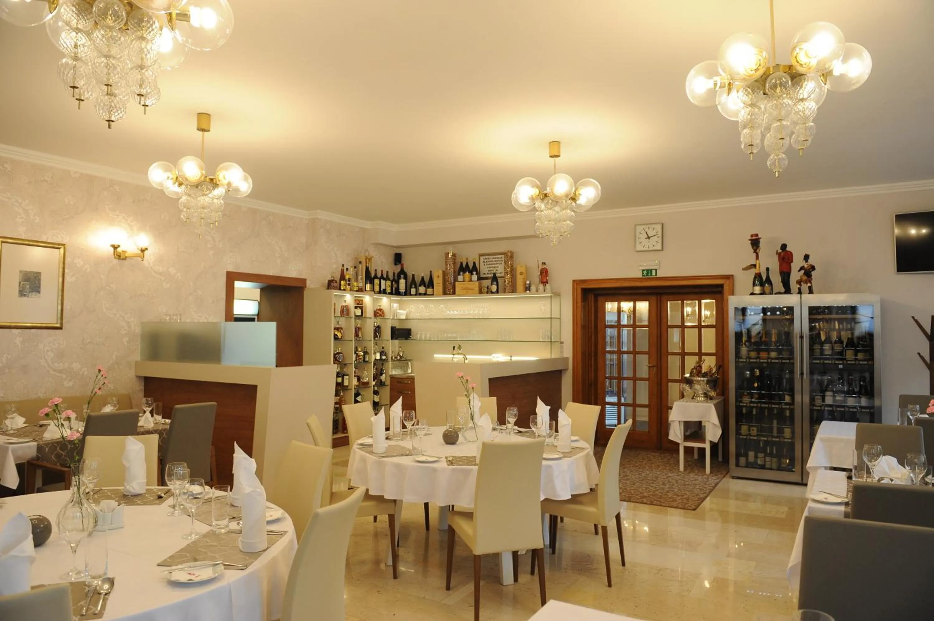 Restaurant/places to eat in Hotel Prince de Ligne